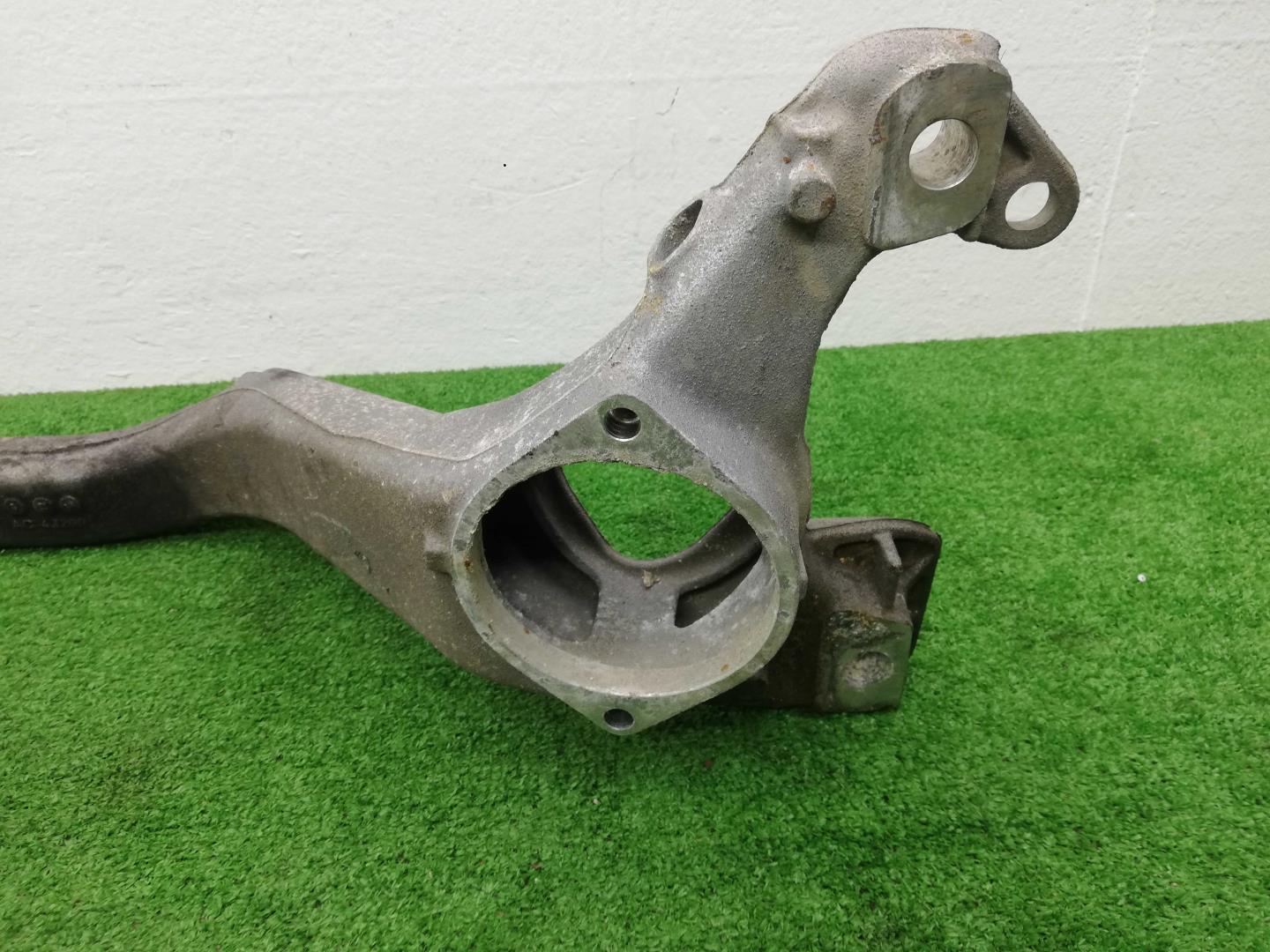 Кронштейн двигателя