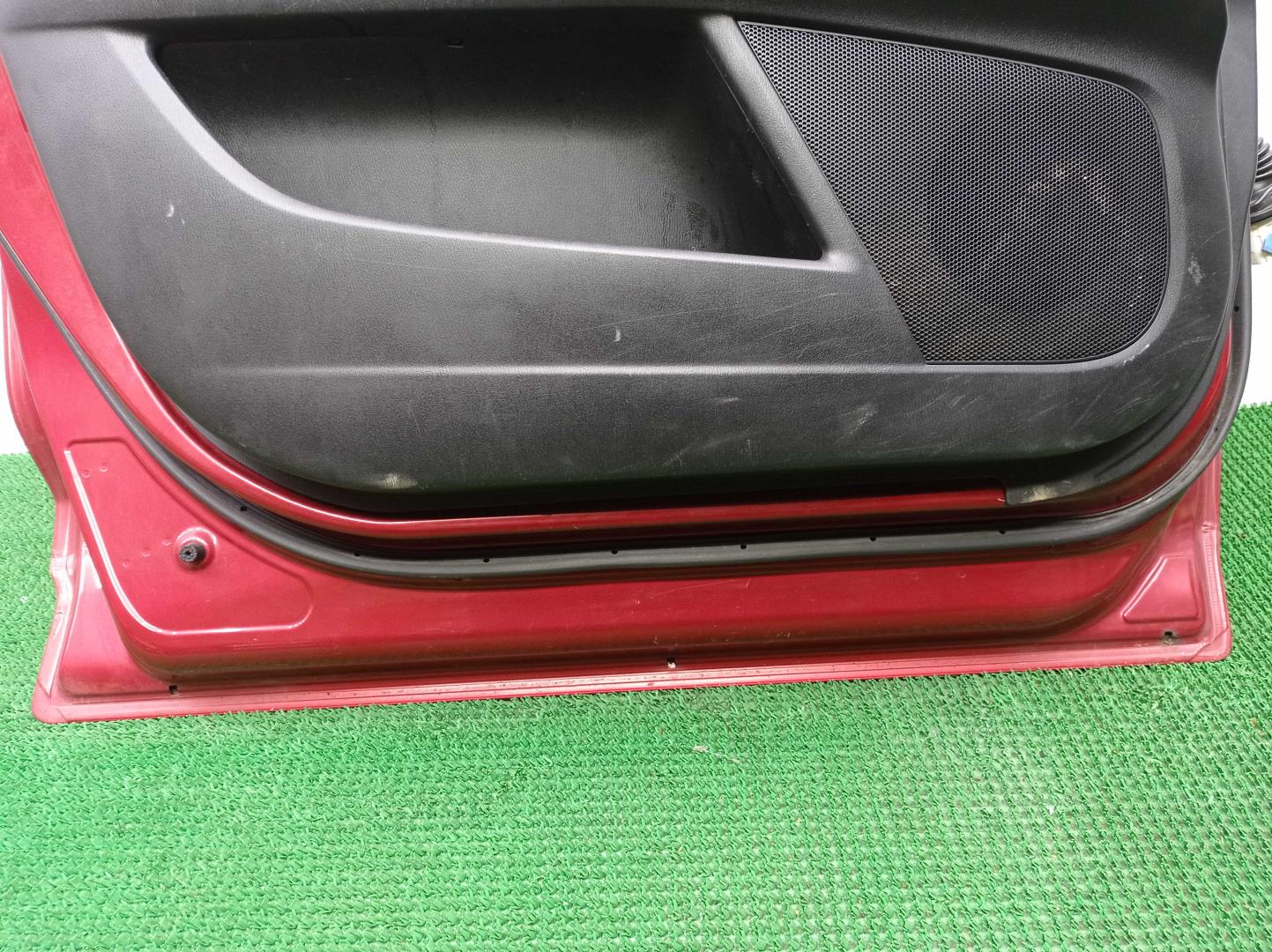 Замок двери передней левой