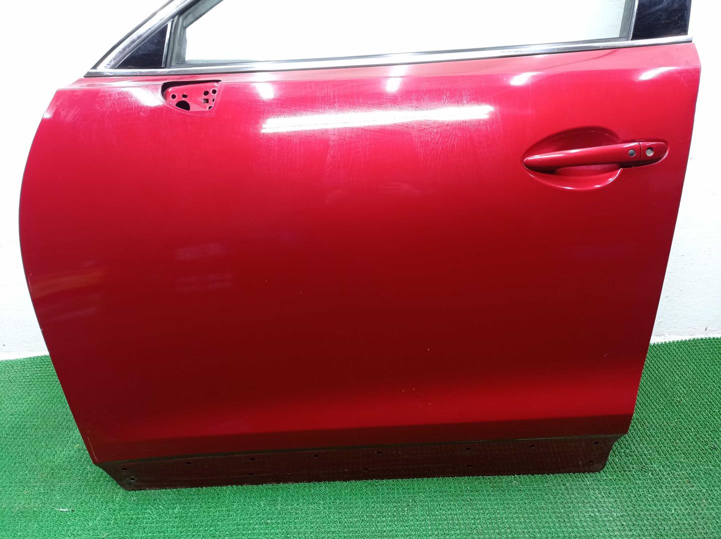 Замок двери передней левой