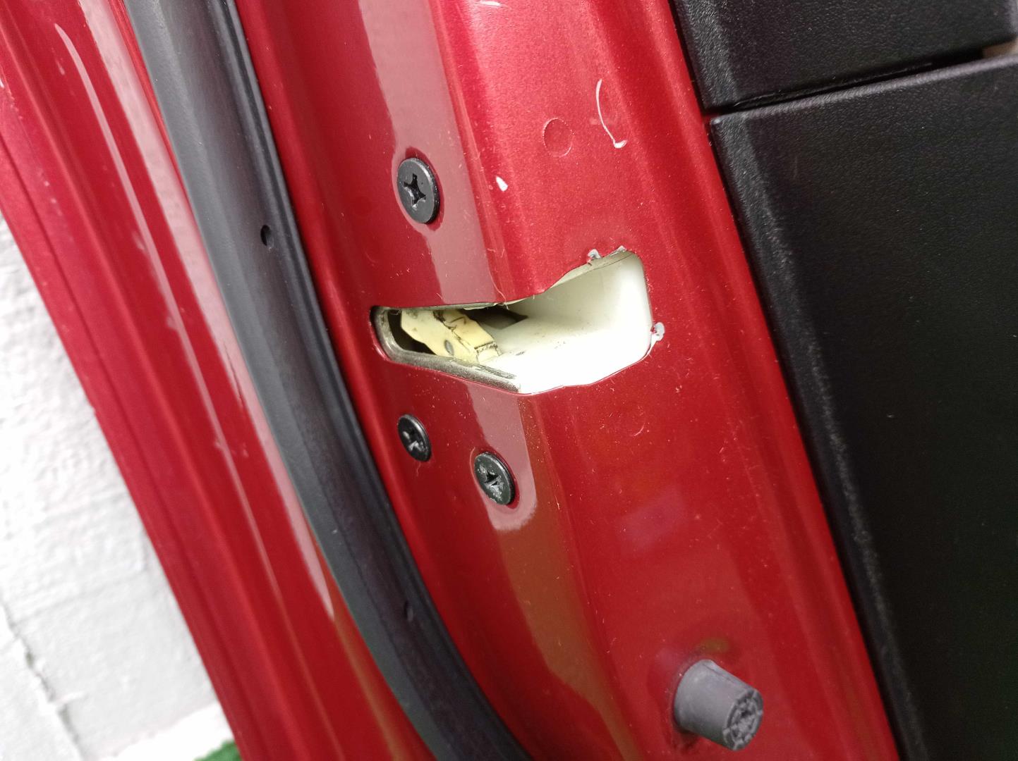 Замок двери передней левой