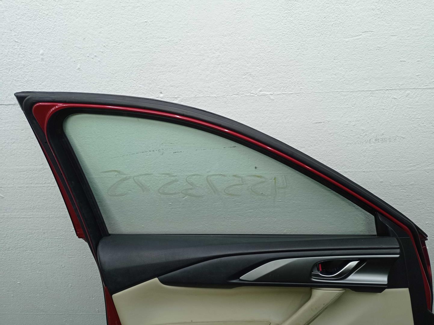 Замок двери передней левой