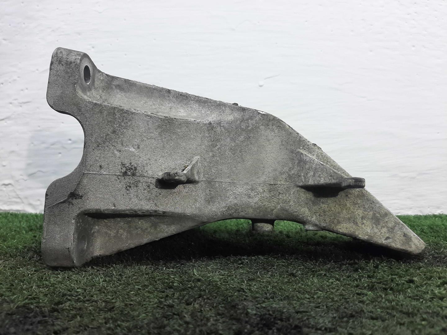 Кронштейн двигателя