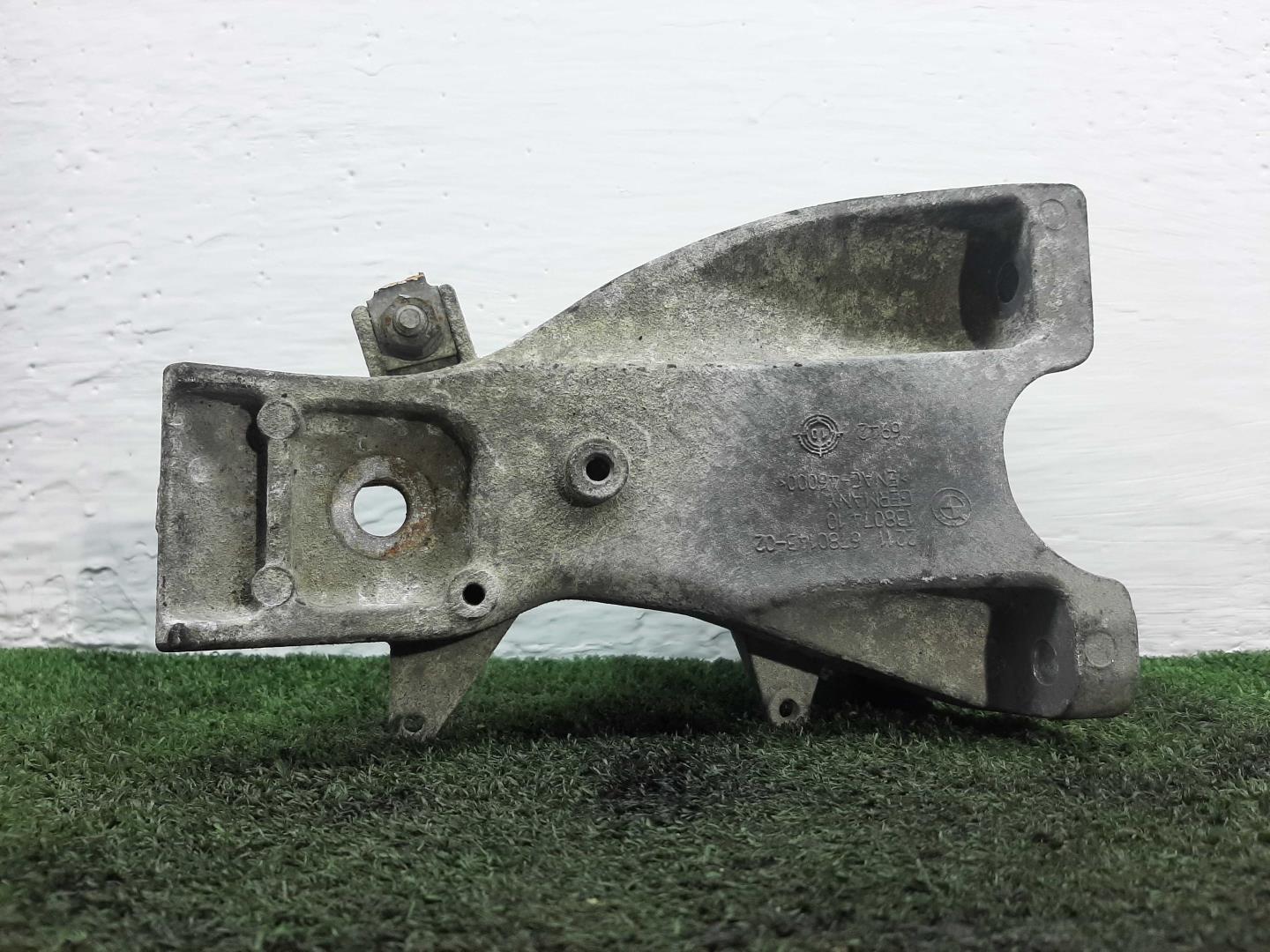 Кронштейн двигателя