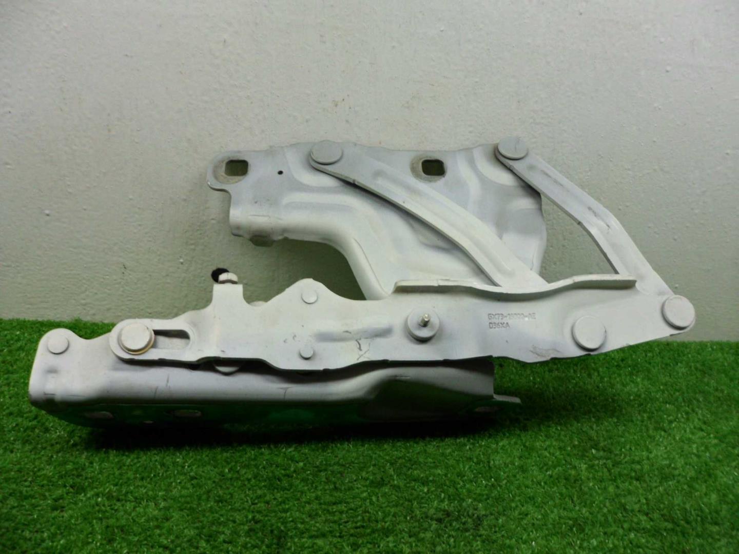 Петля капота правая