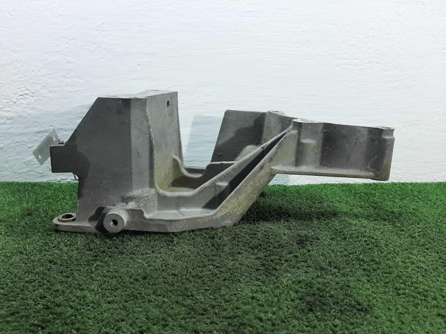 Кронштейн генератора