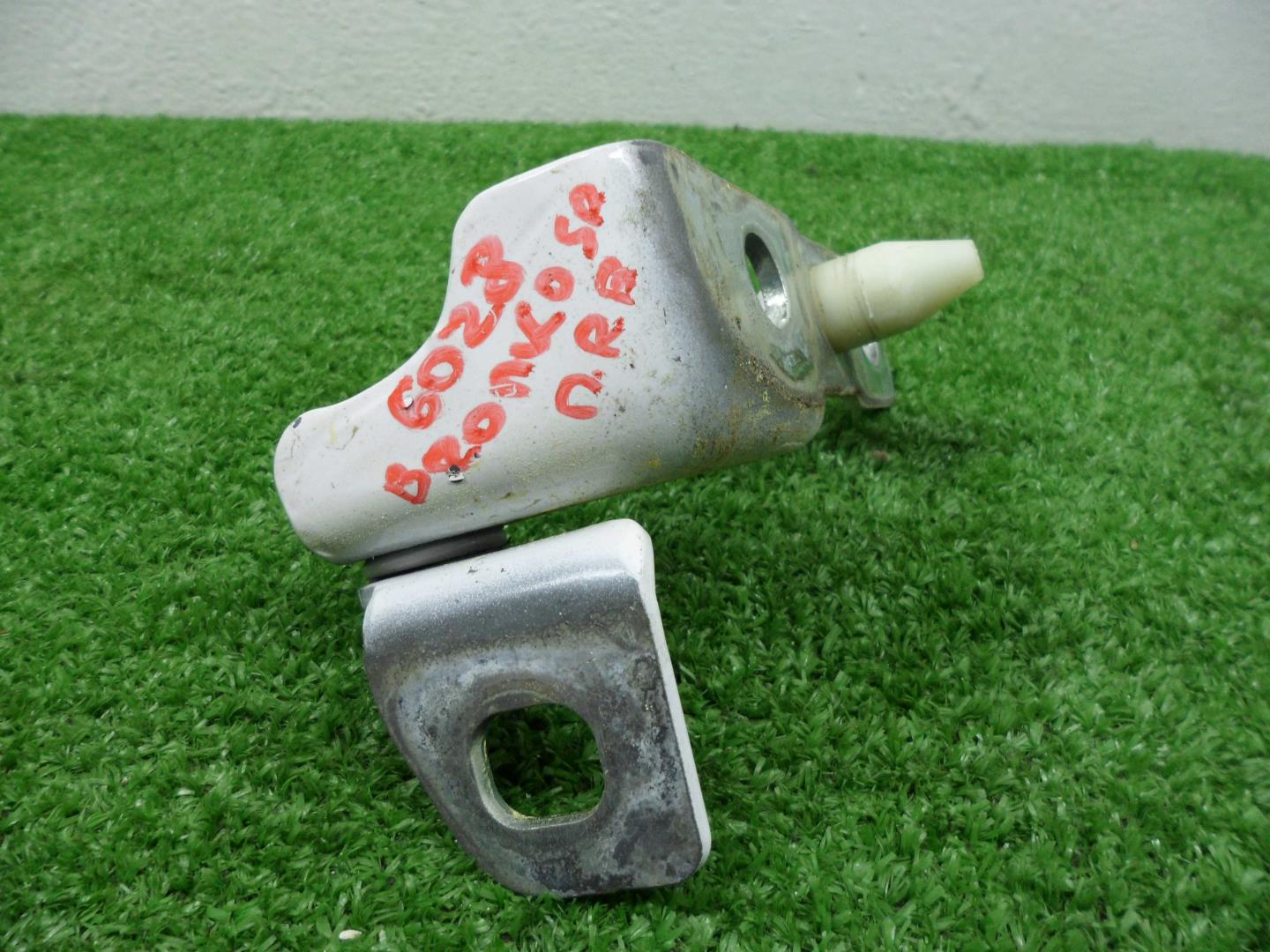 Петля двери передней