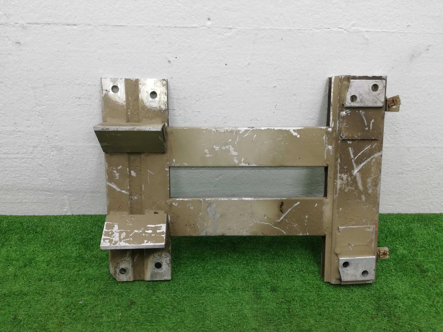 Кронштейн передней балки