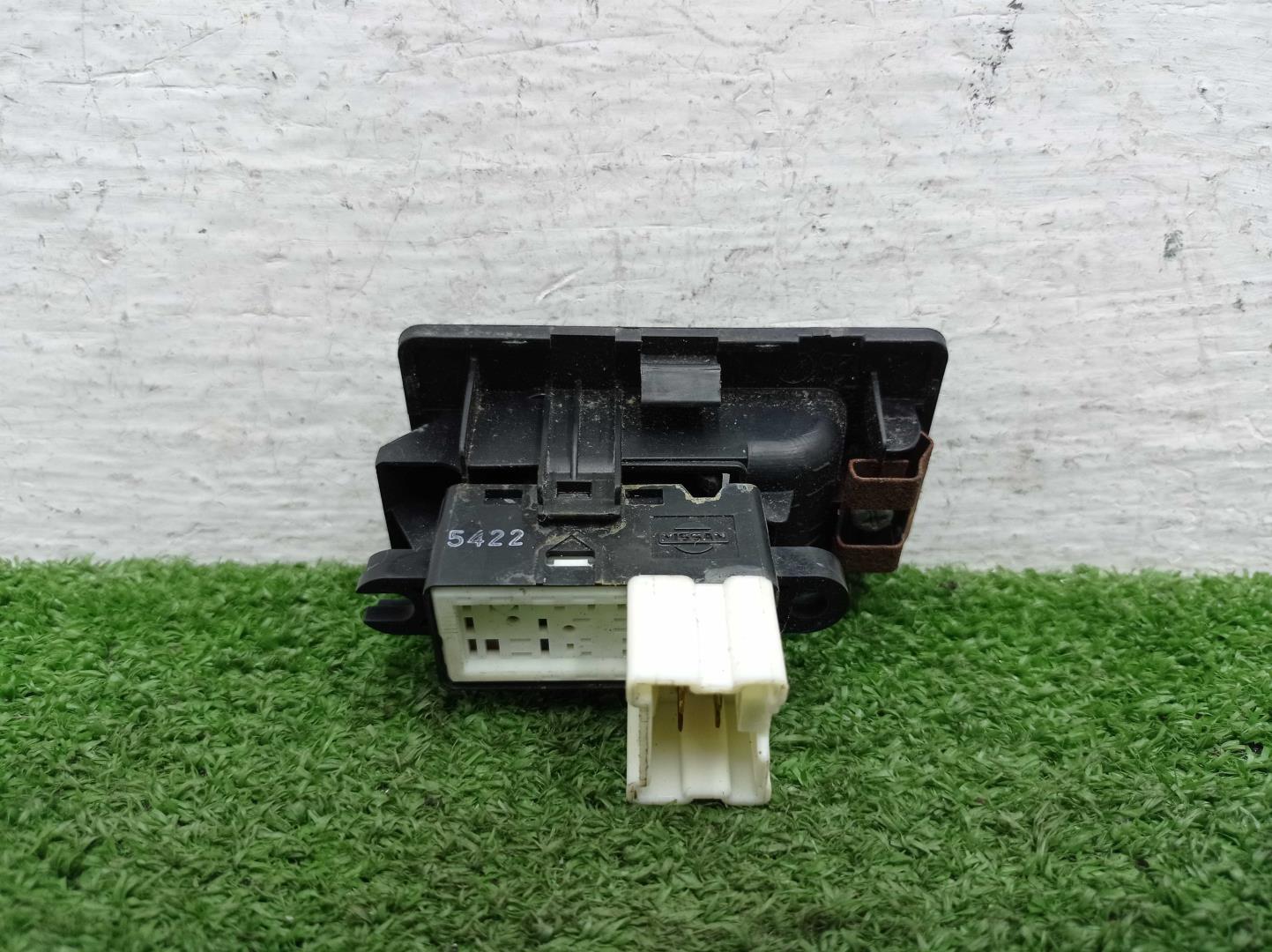 Кнопка стеклоподъемника