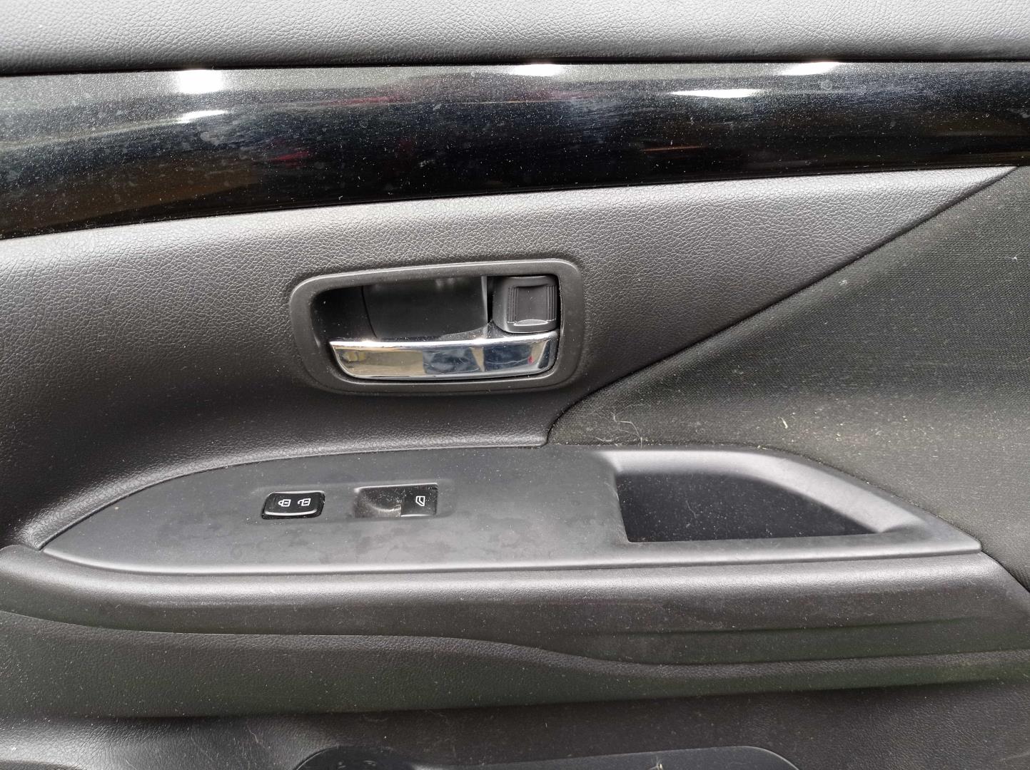 Замок двери передней правой