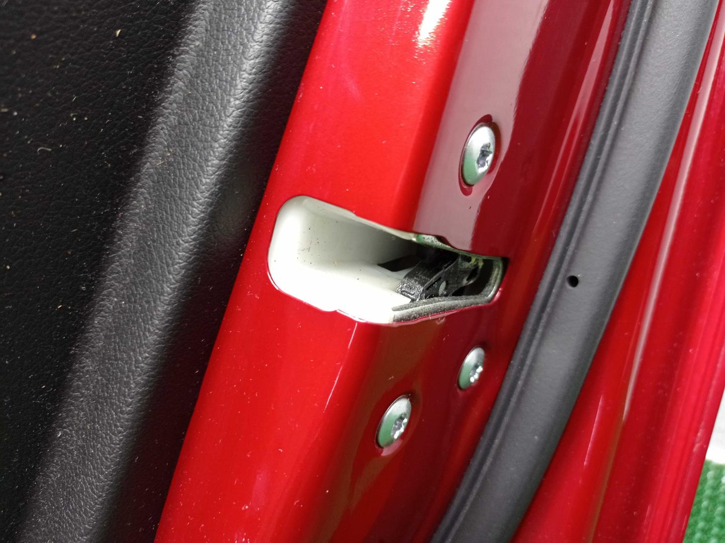 Замок двери передней правой