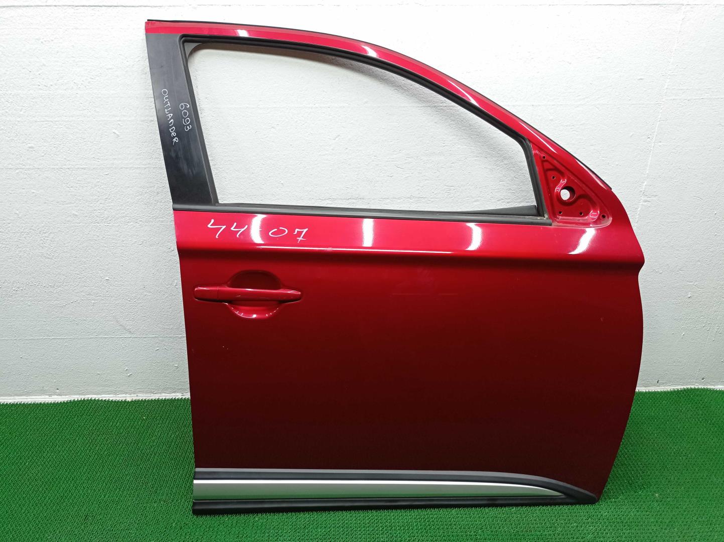 Замок двери передней правой