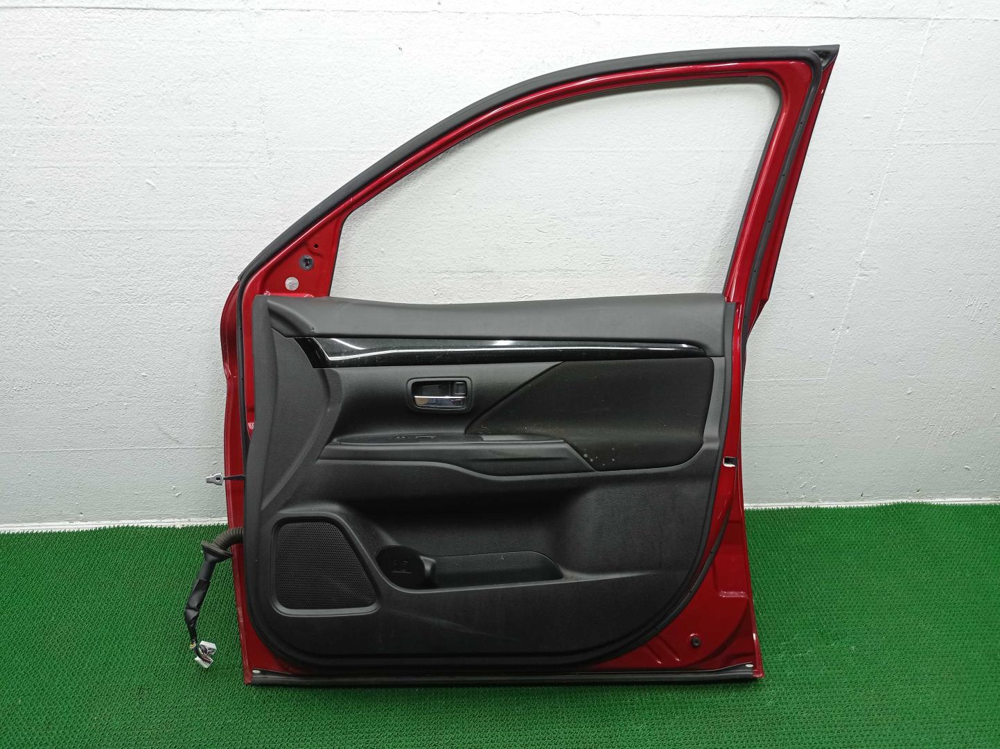 Замок двери передней правой