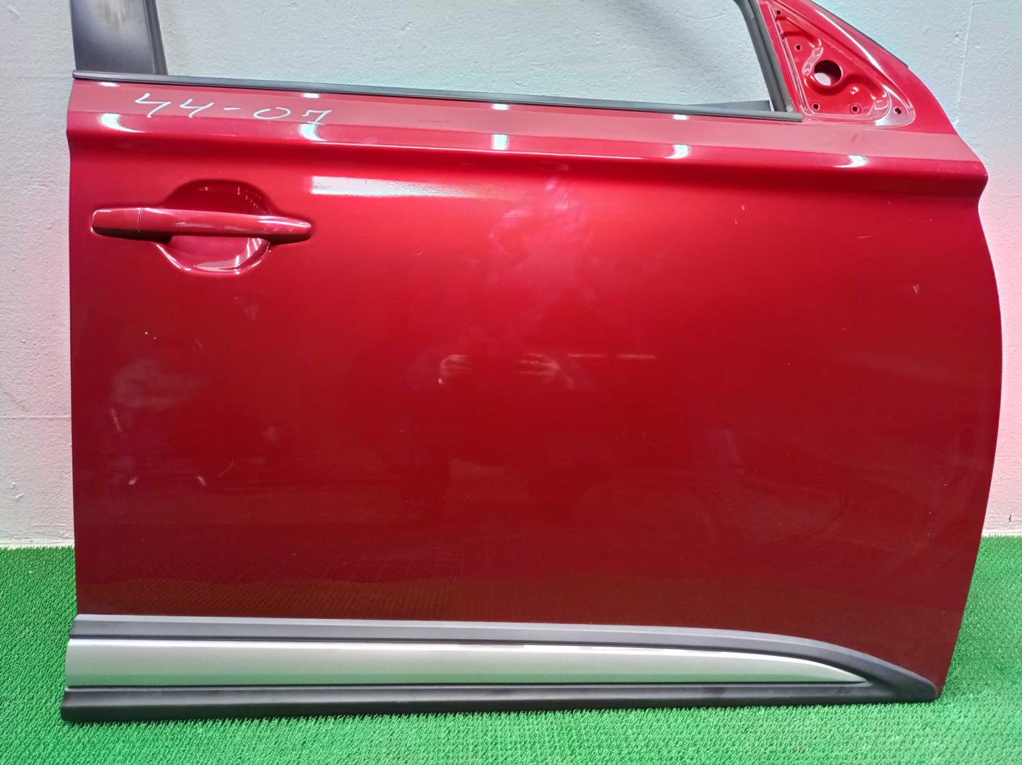 Замок двери передней правой