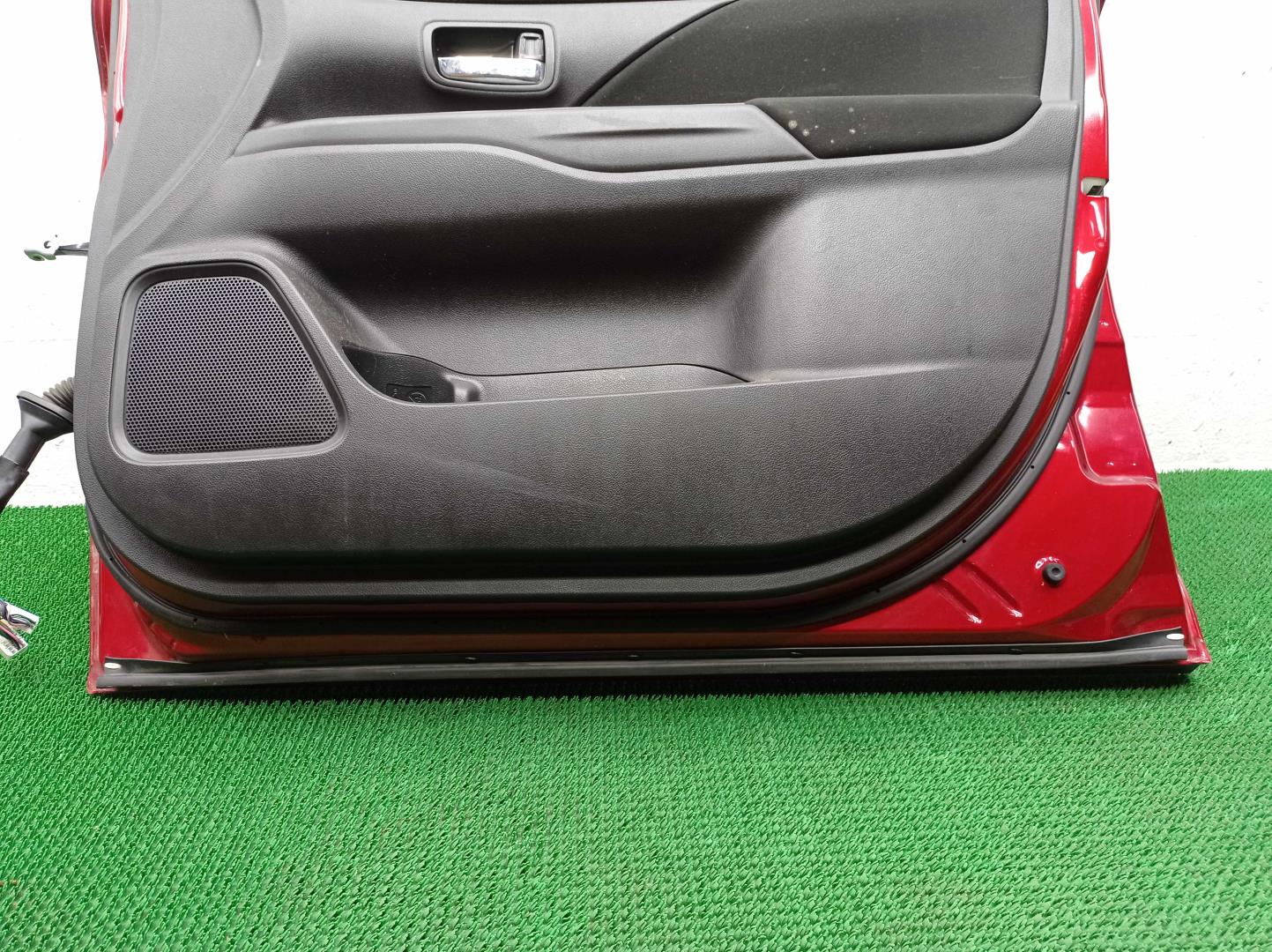 Замок двери передней правой