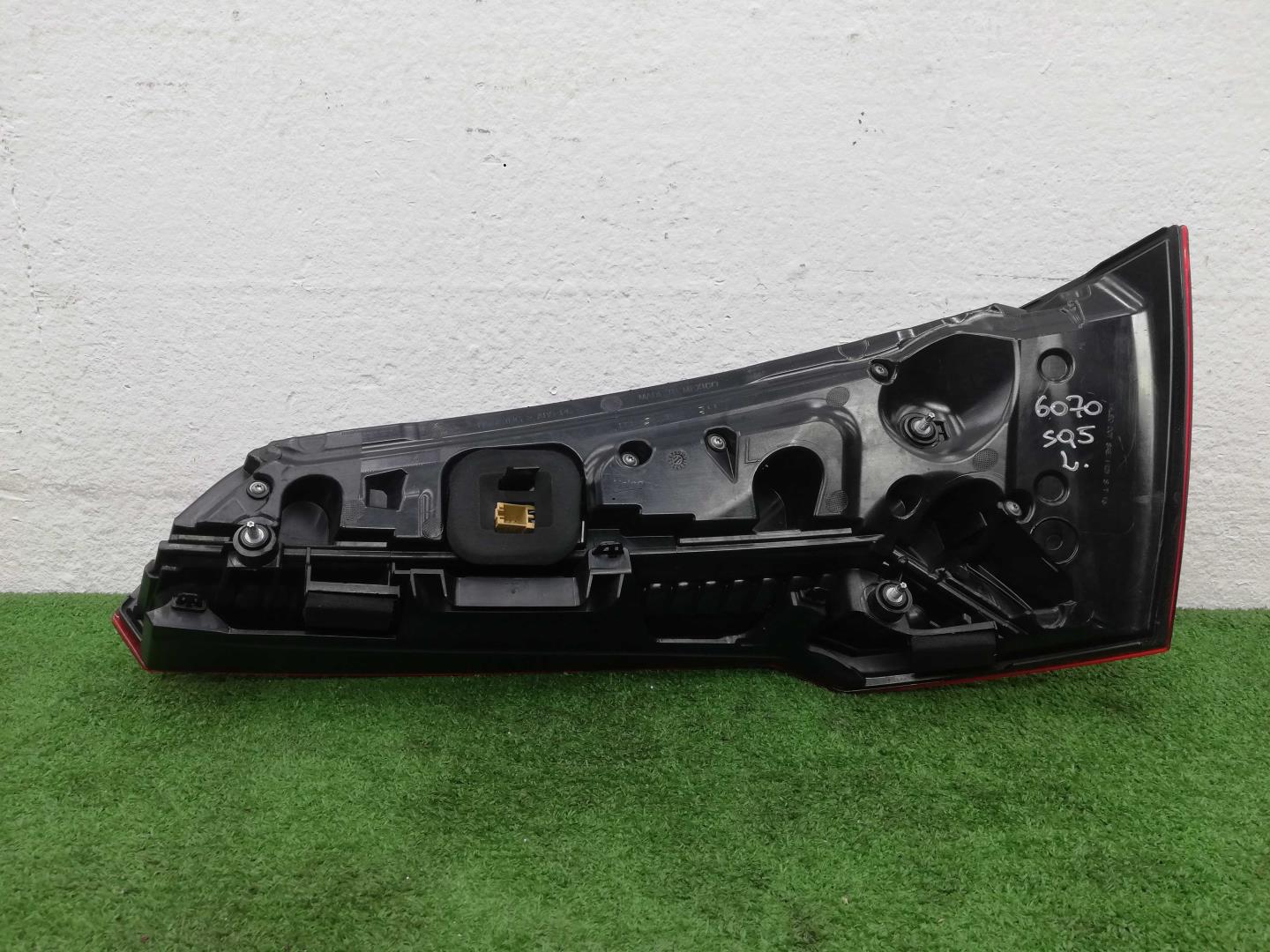 Фонарь задний внутренний левый