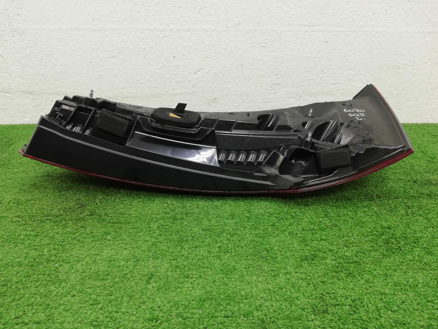 Фонарь задний внутренний левый