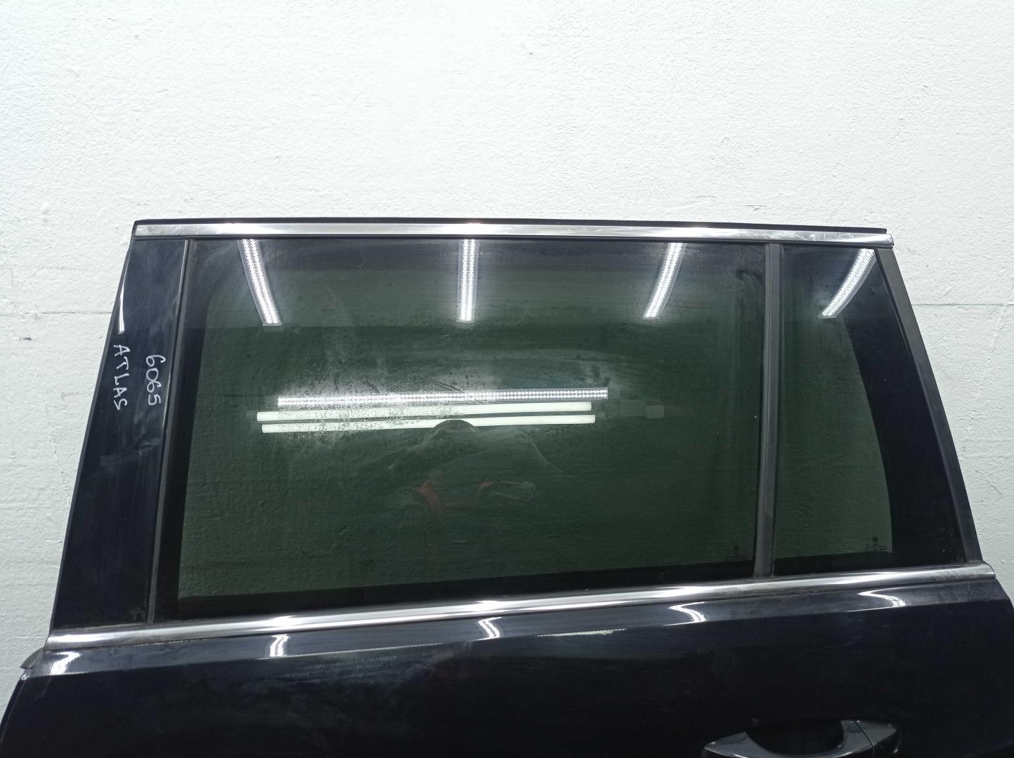 Замок двери задней левой