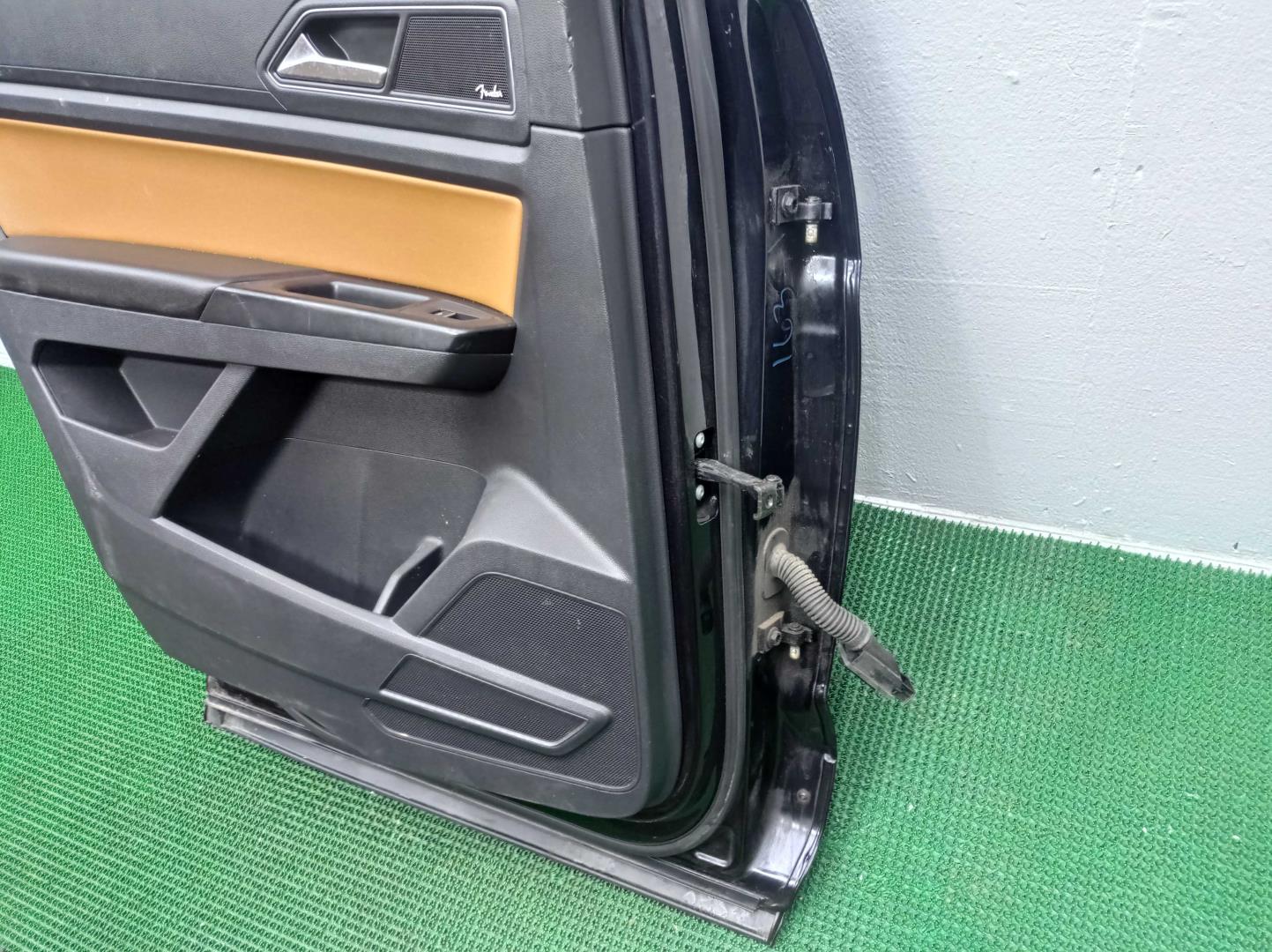 Замок двери задней левой