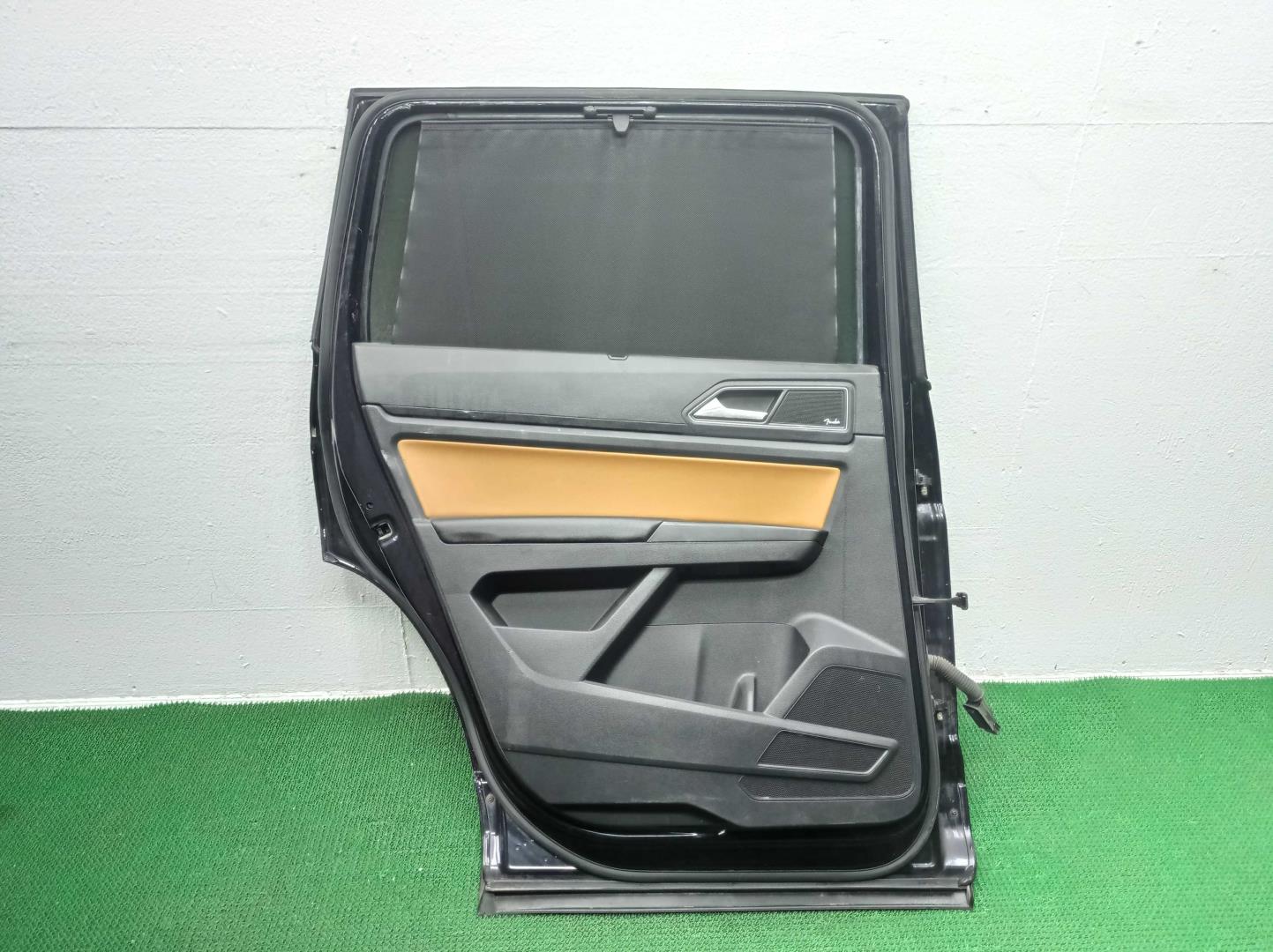 Замок двери задней левой