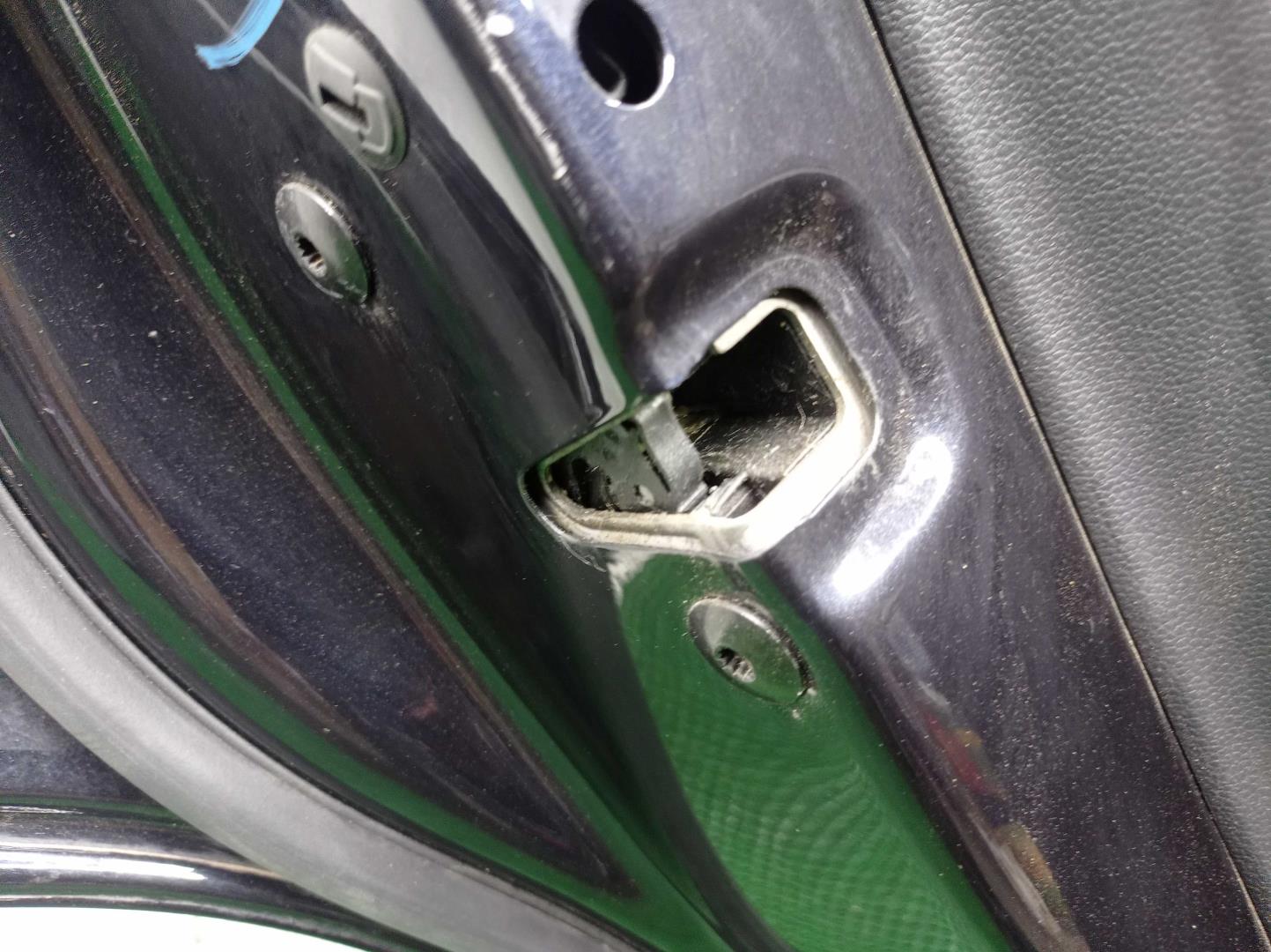 Замок двери задней левой