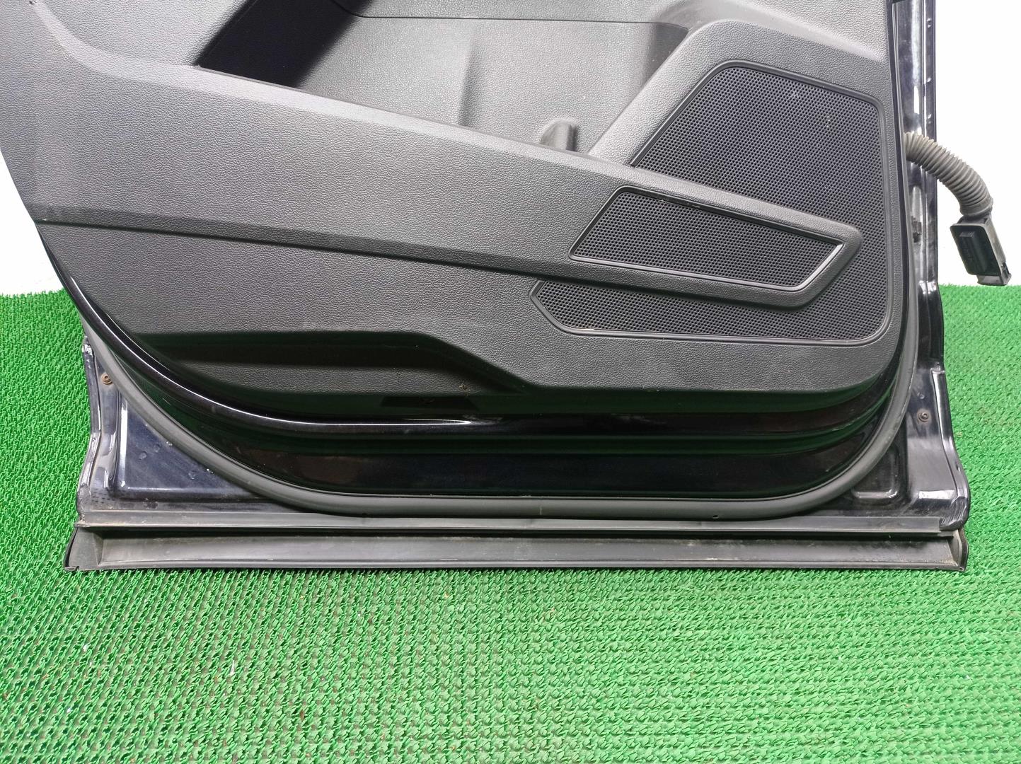 Замок двери задней левой