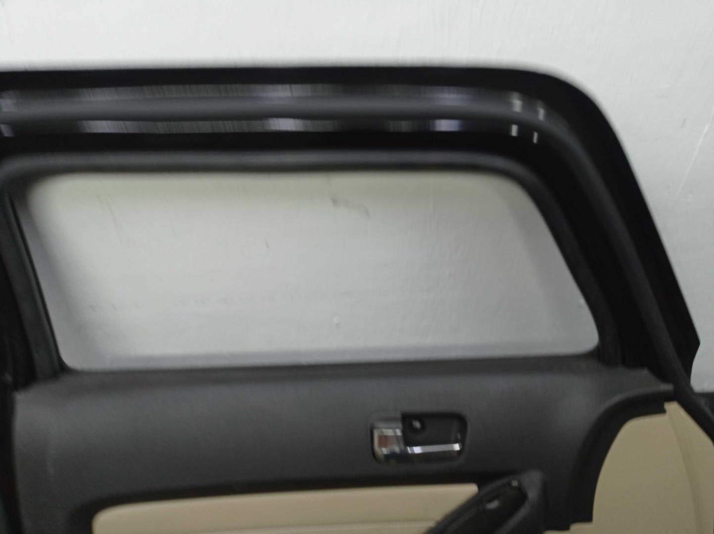 Замок двери передней левой