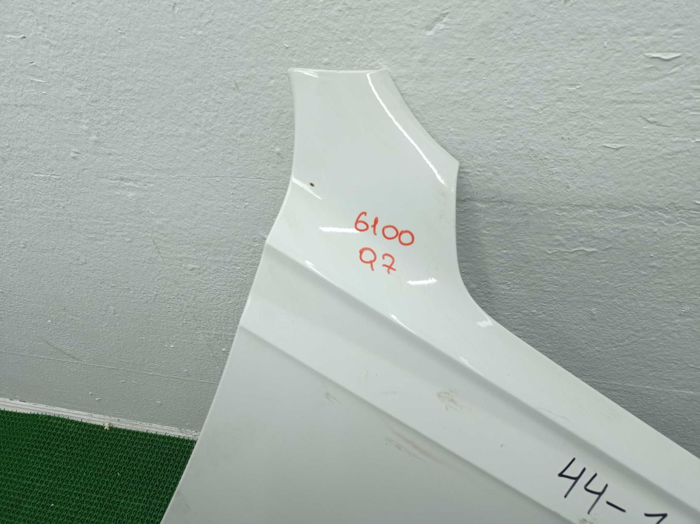 Крыло переднее правое