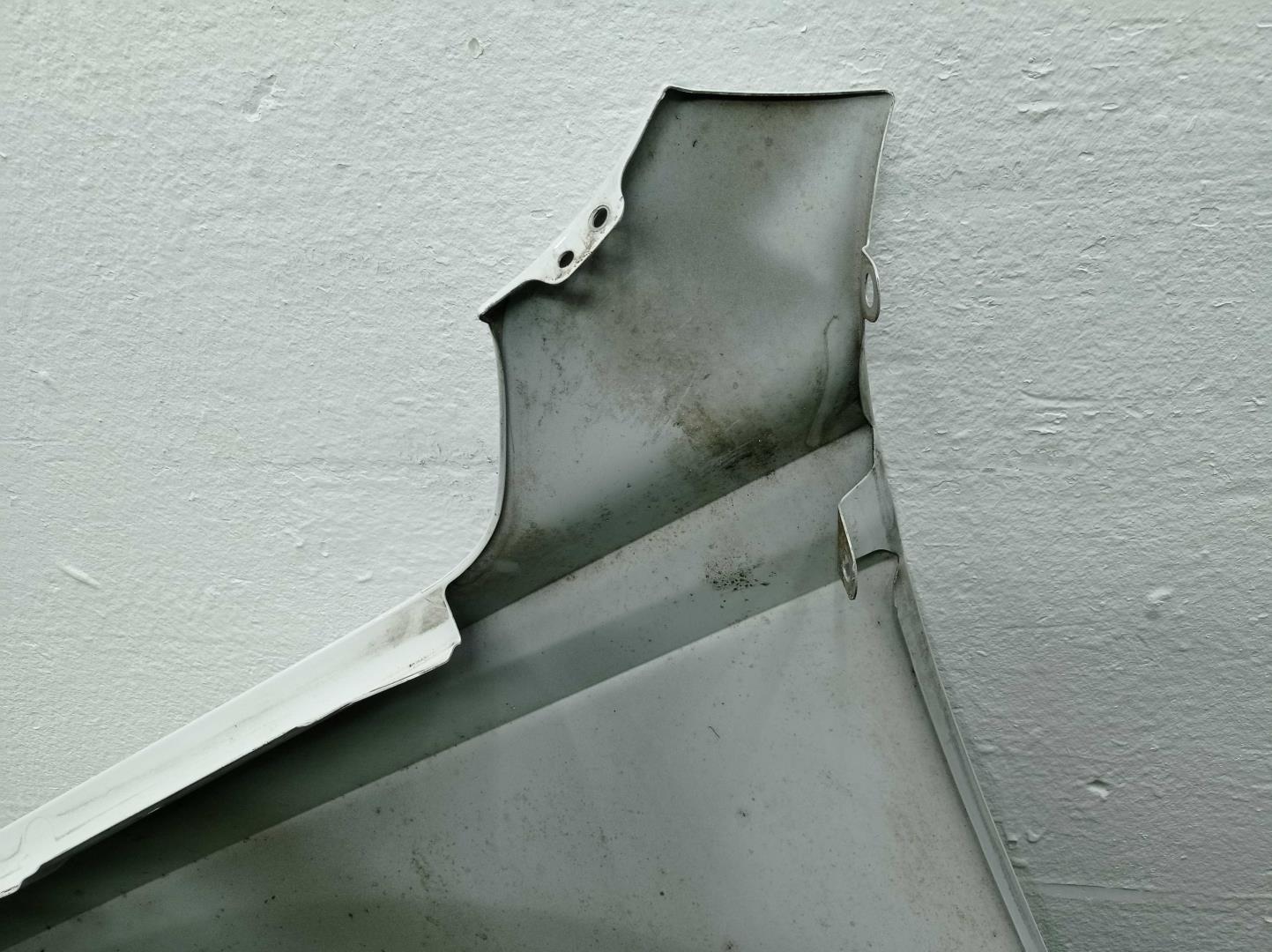 Крыло переднее правое