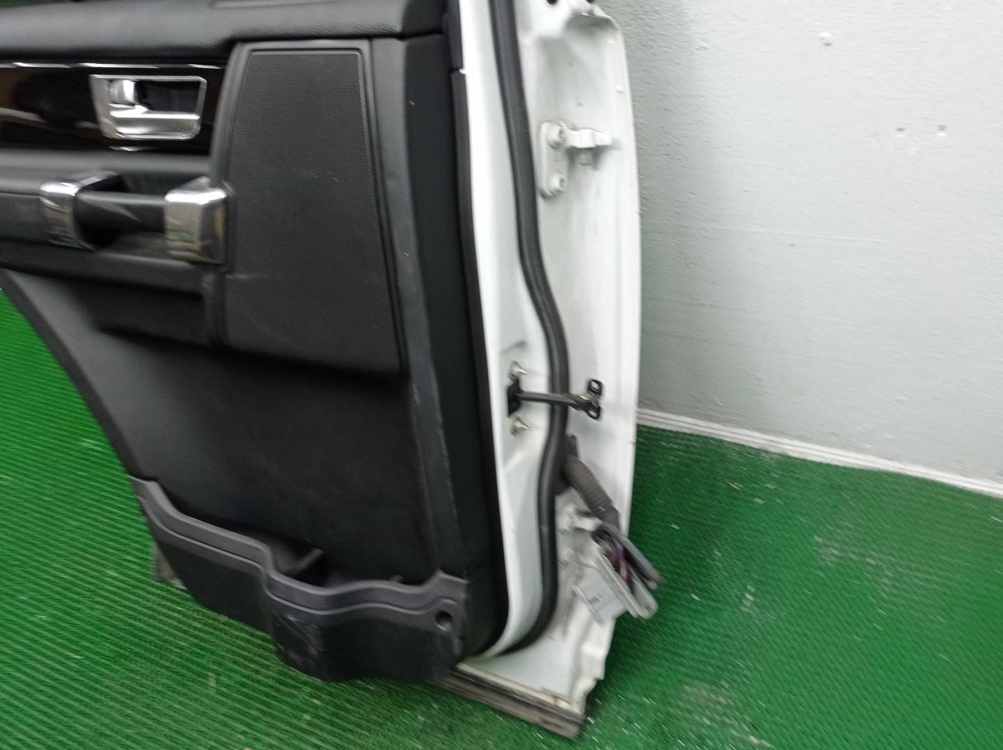 Замок двери задней левой