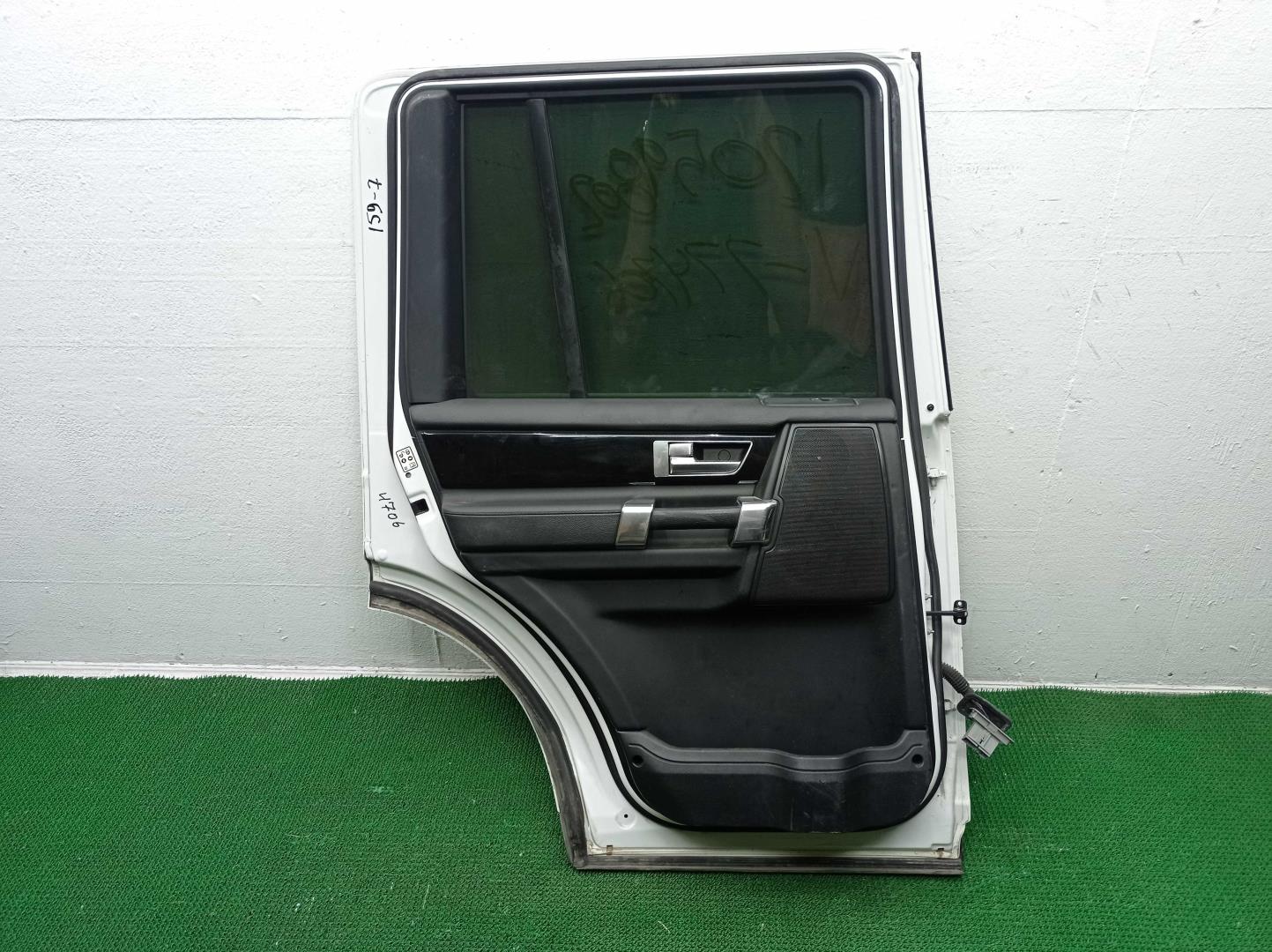 Замок двери задней левой