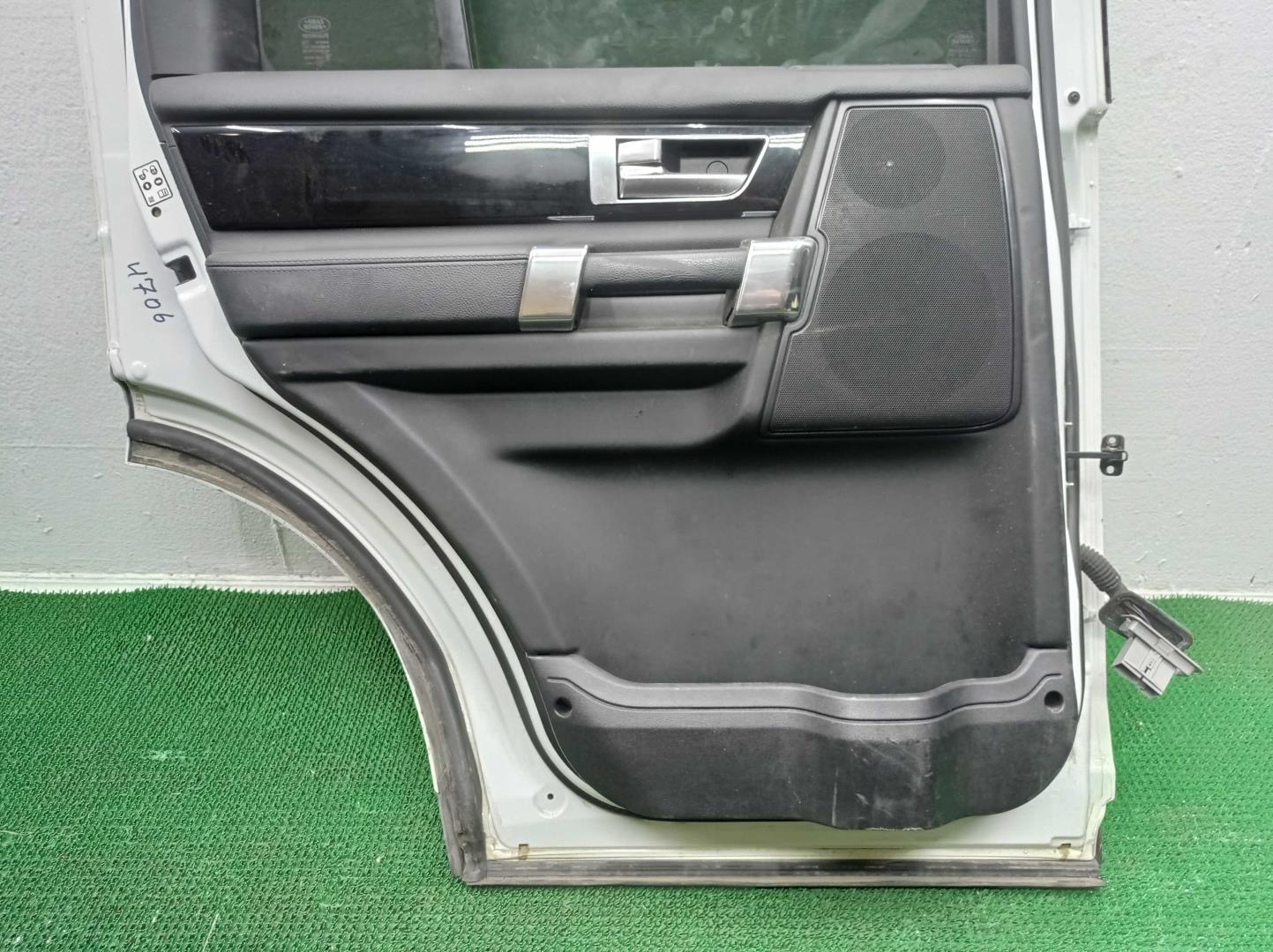 Замок двери задней левой