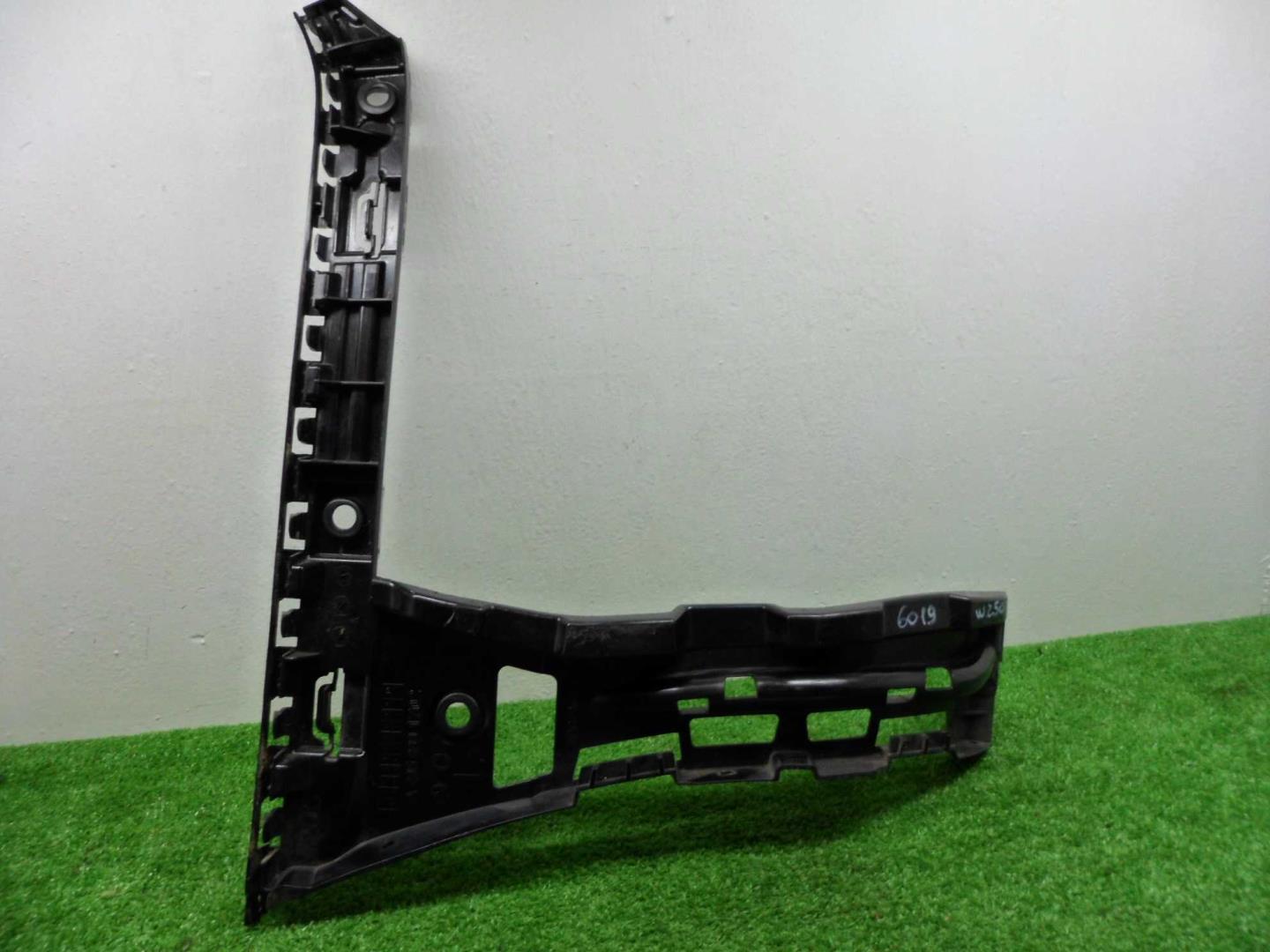 Кронштейн заднего бампера