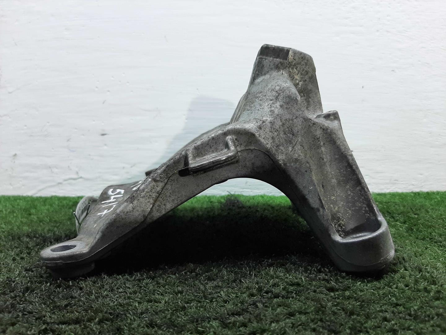 Кронштейн двигателя