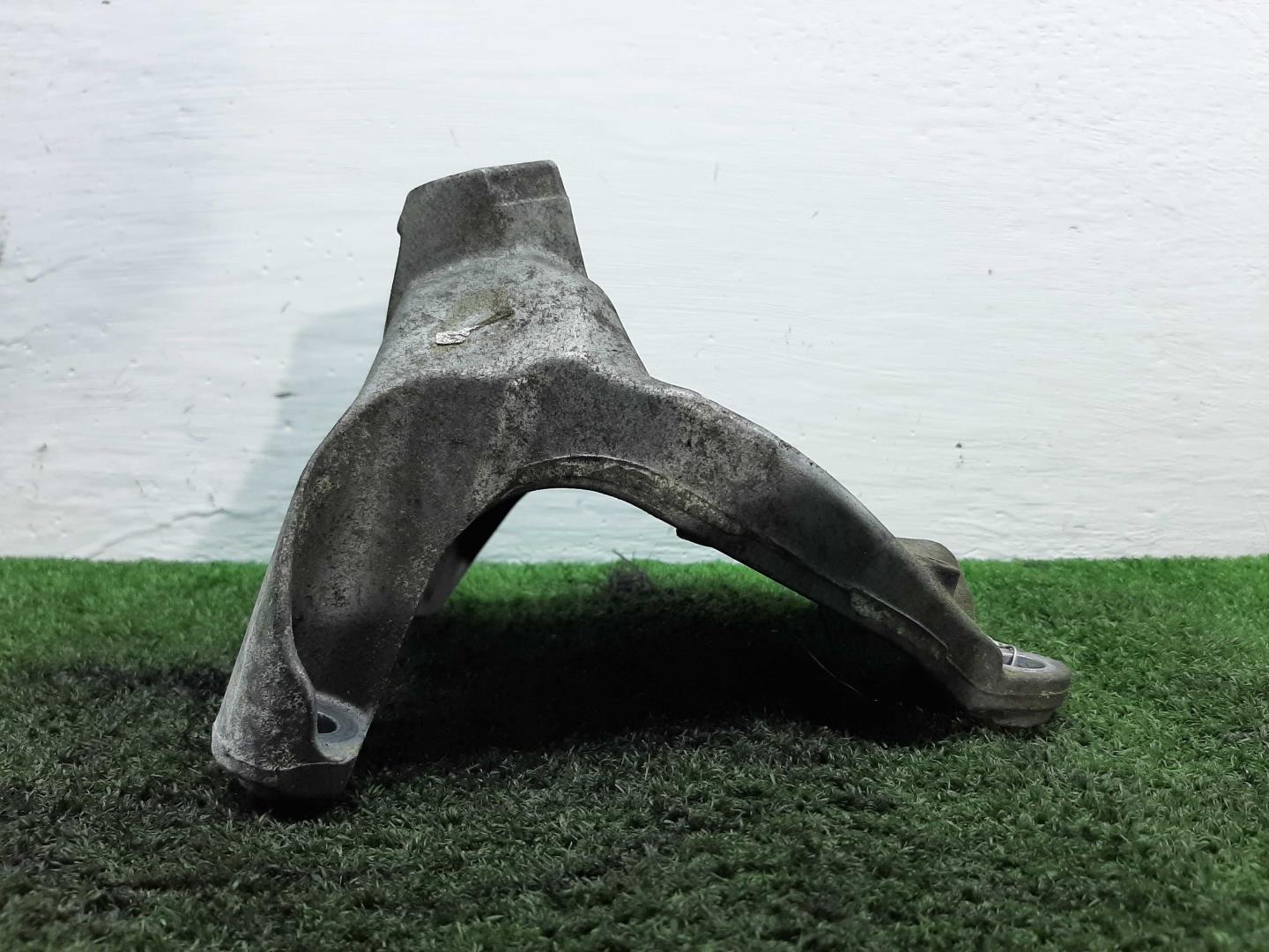 Кронштейн двигателя