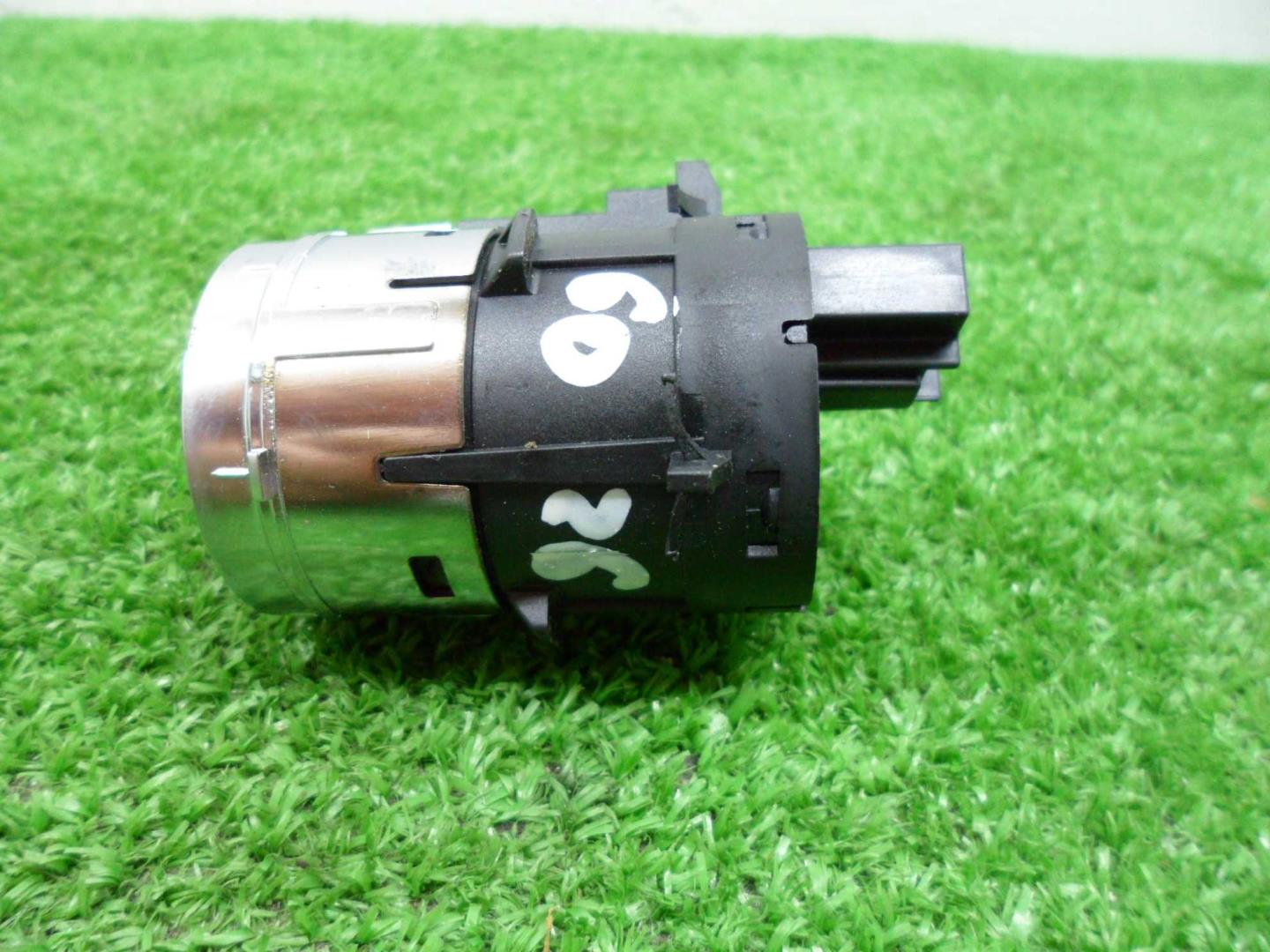 Кнопка запуска двигателя