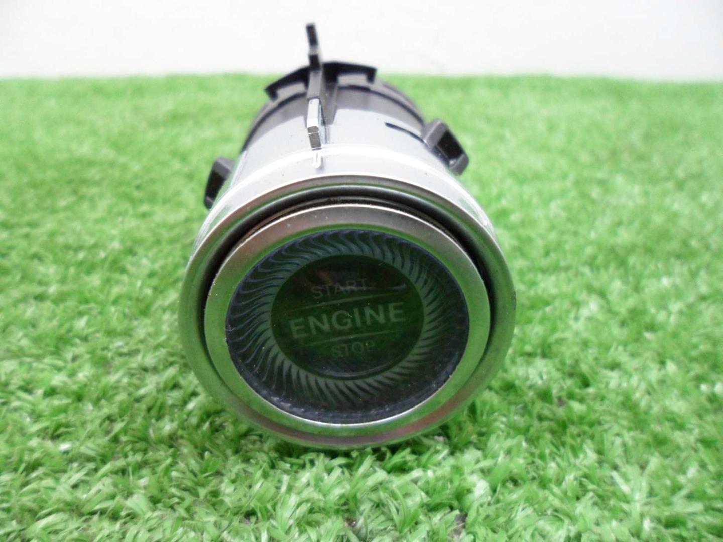 Кнопка запуска двигателя