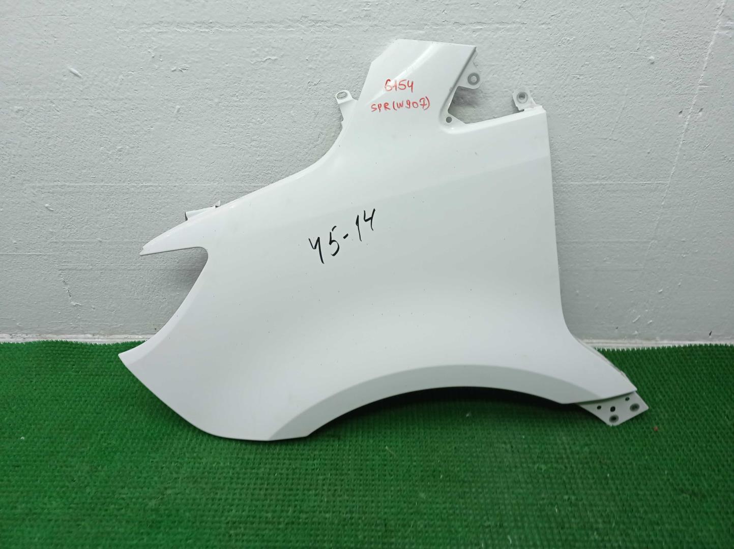 Крыло переднее левое