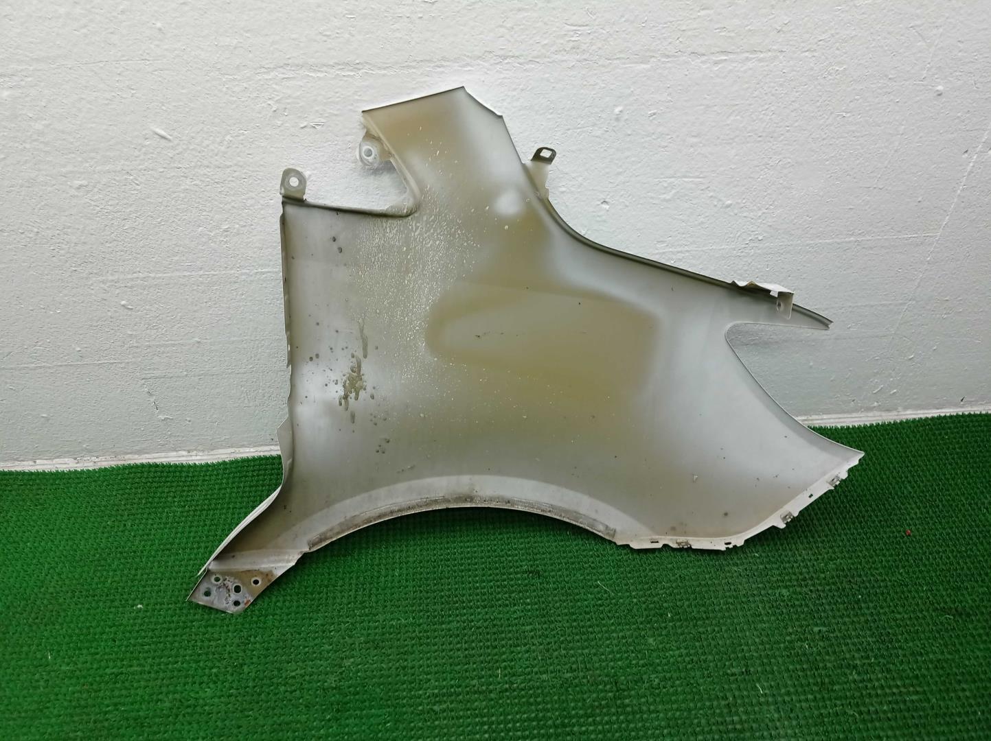 Крыло переднее левое