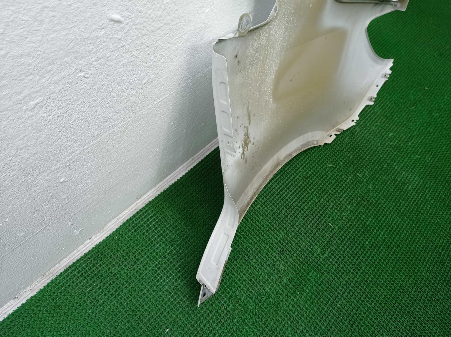 Крыло переднее левое