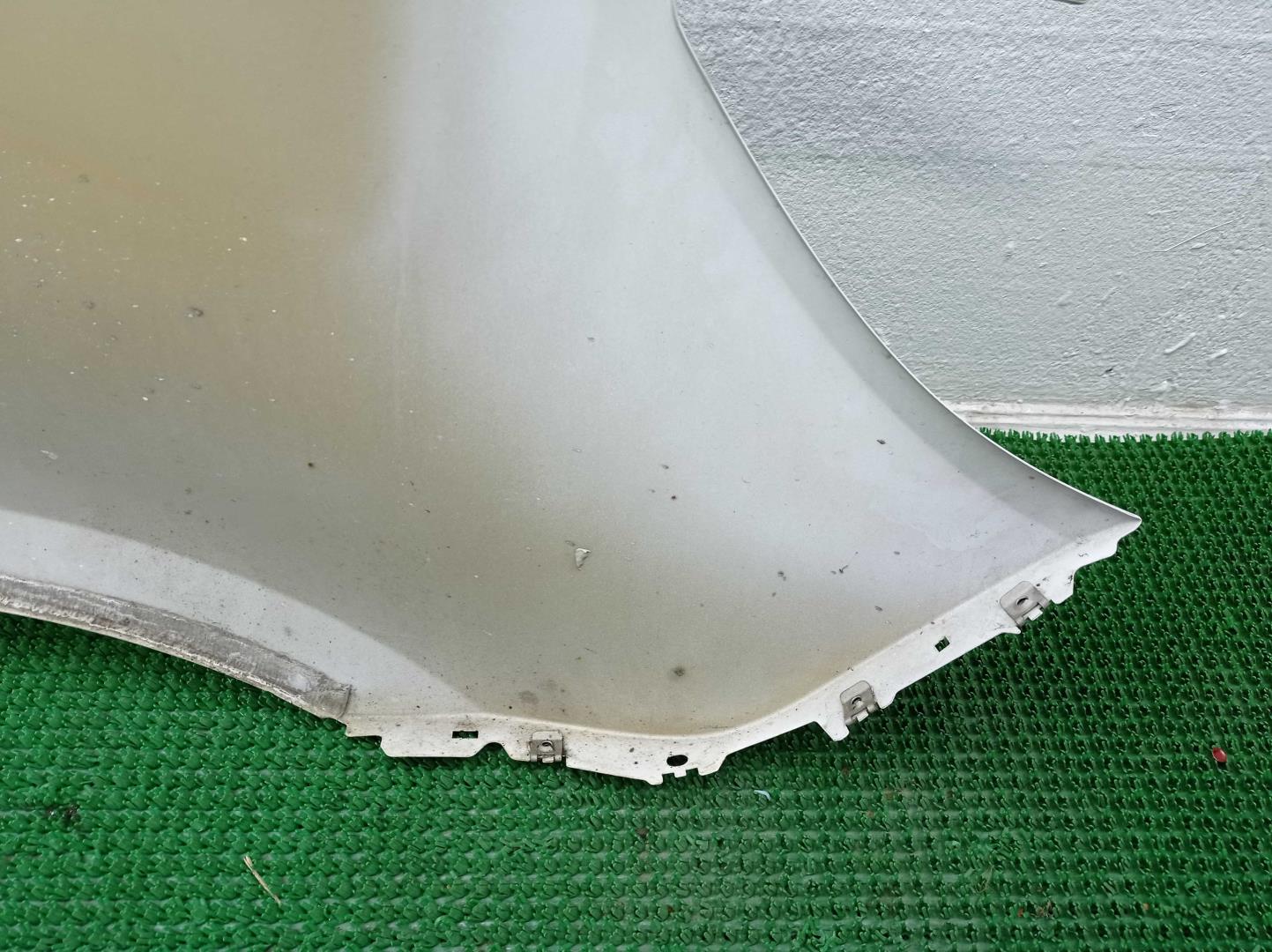 Крыло переднее левое