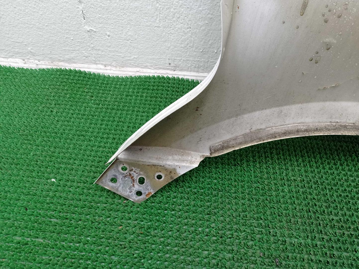 Крыло переднее левое