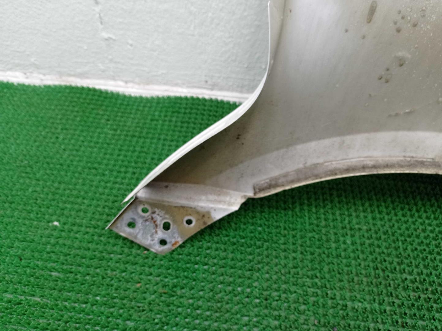 Крыло переднее левое