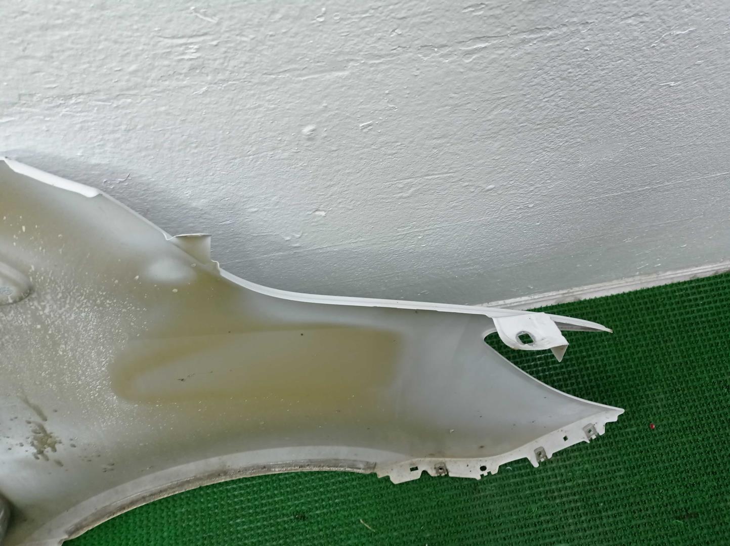 Крыло переднее левое