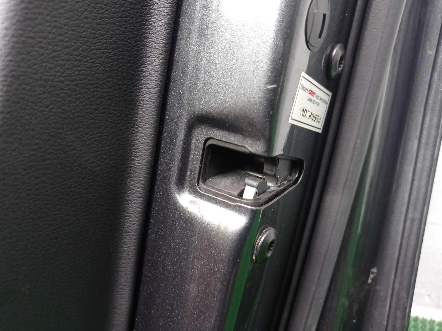 Замок двери передней правой