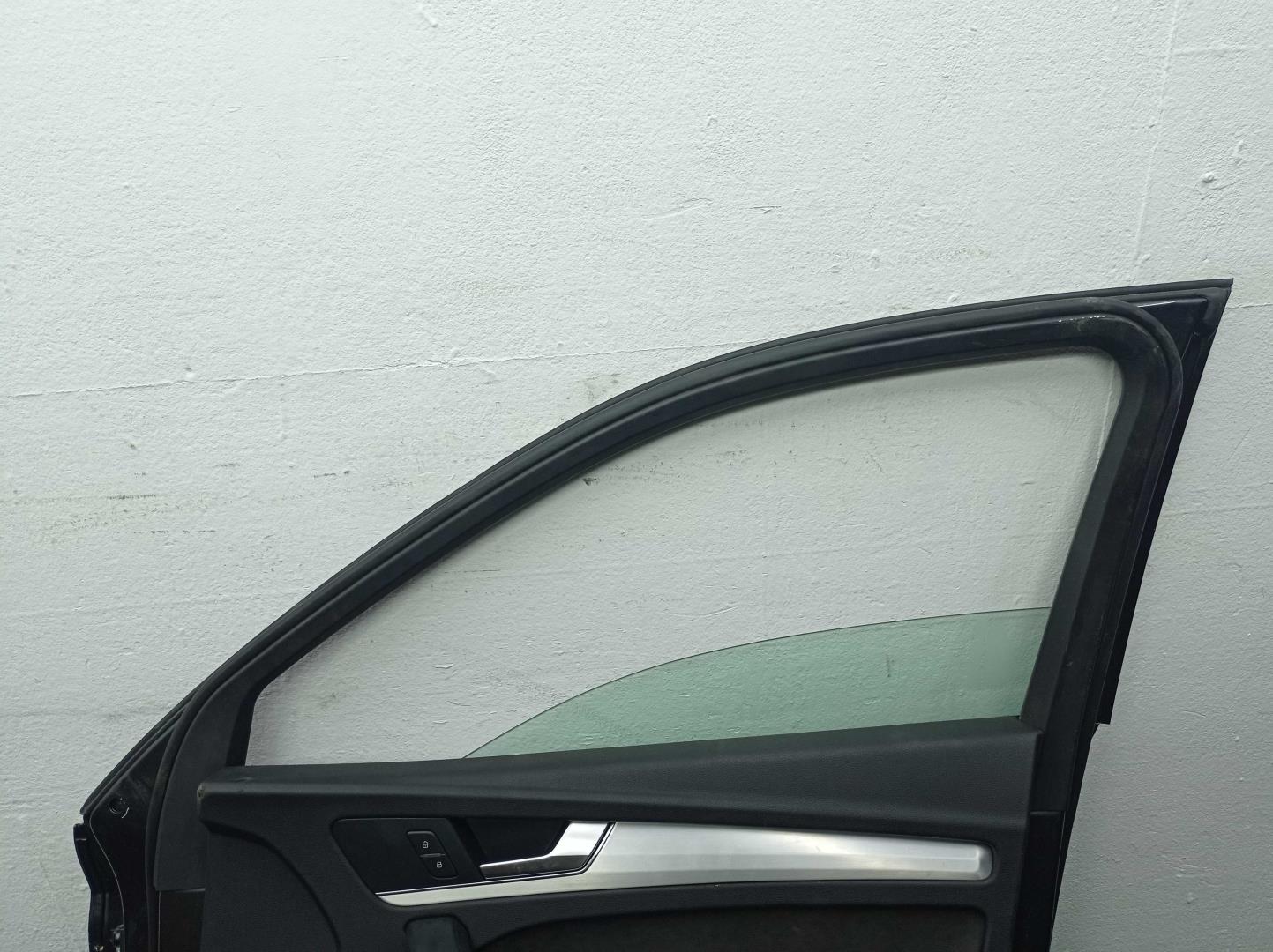 Замок двери передней правой