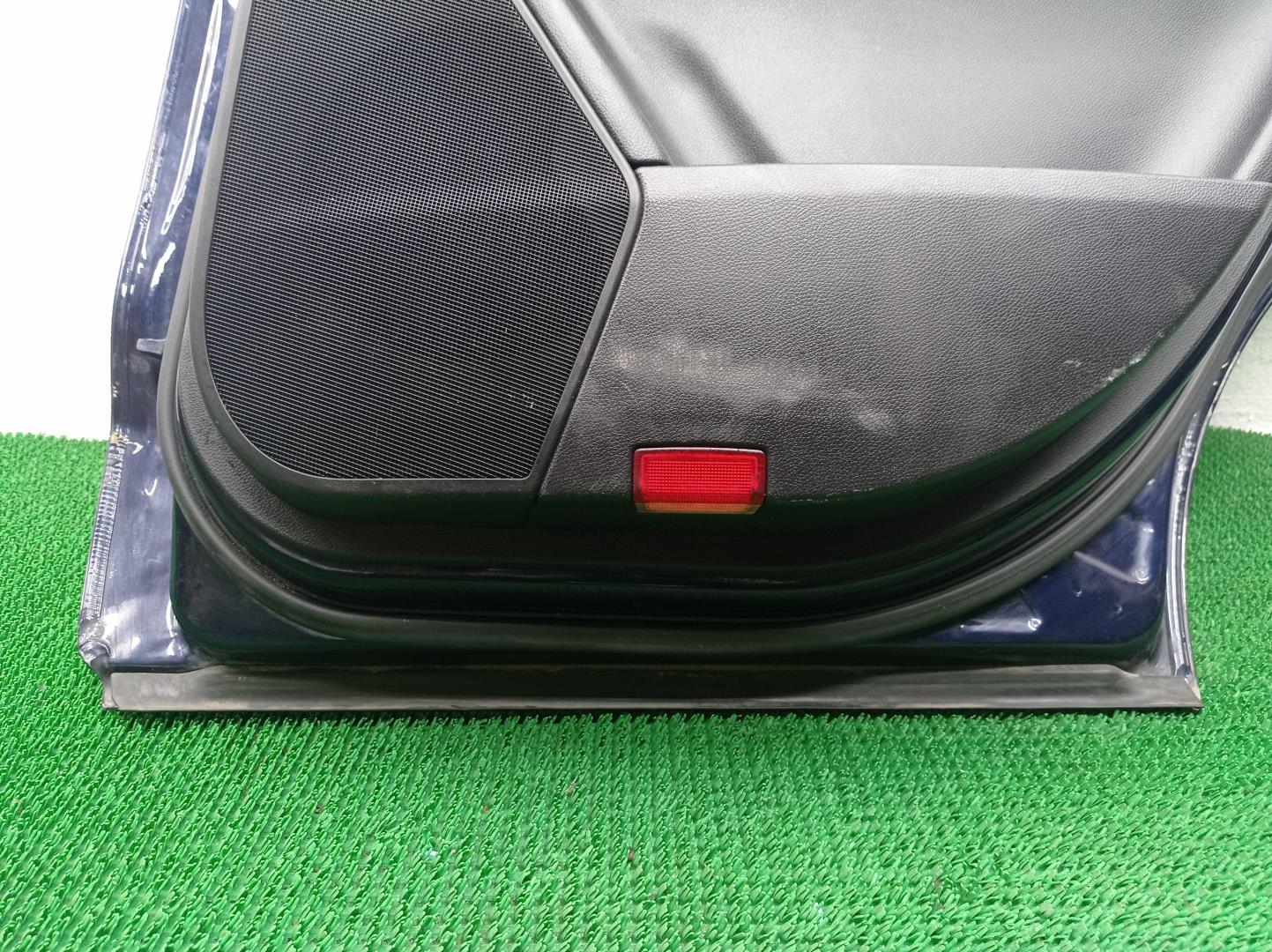 Замок двери задней правой