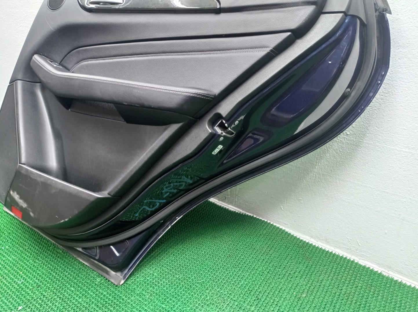 Замок двери задней правой