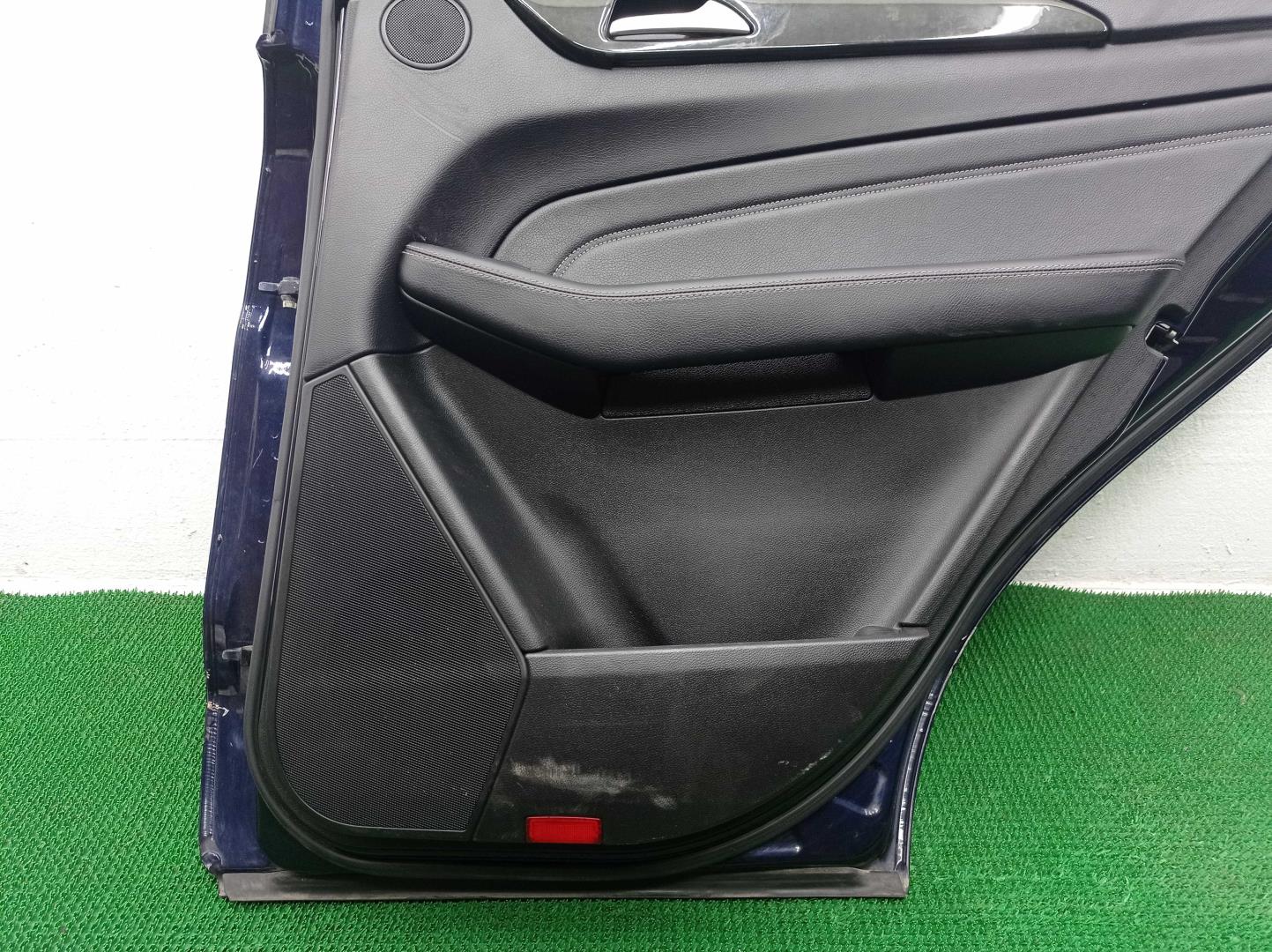 Замок двери задней правой