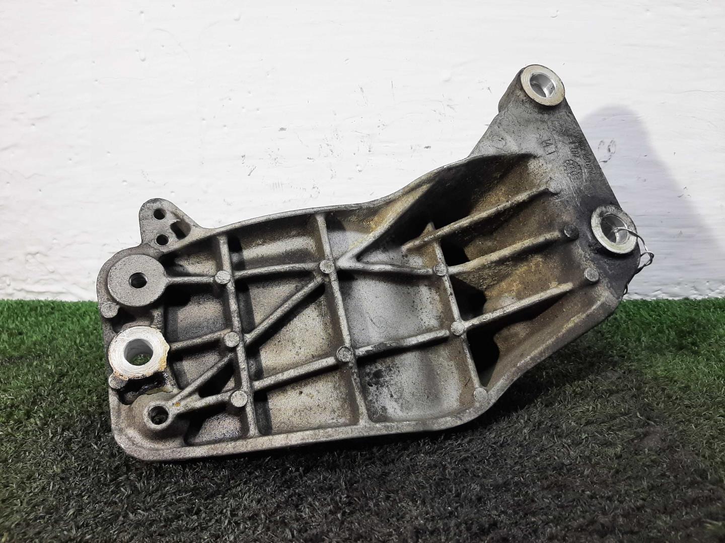 Кронштейн генератора