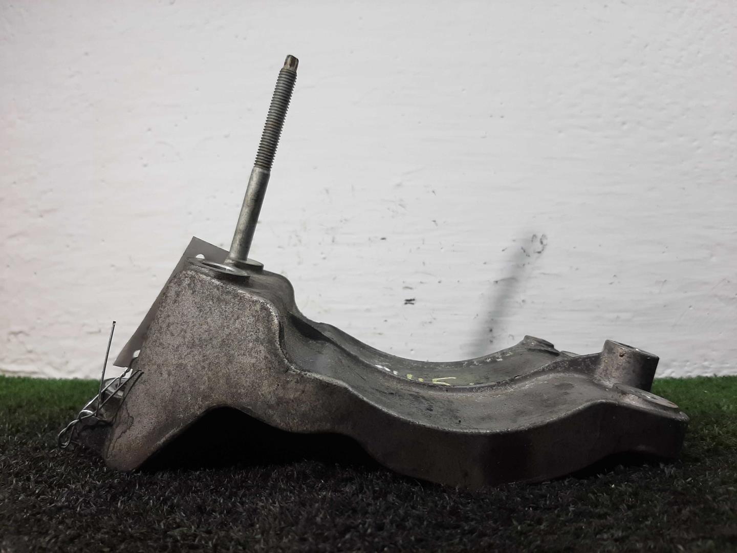 Кронштейн генератора